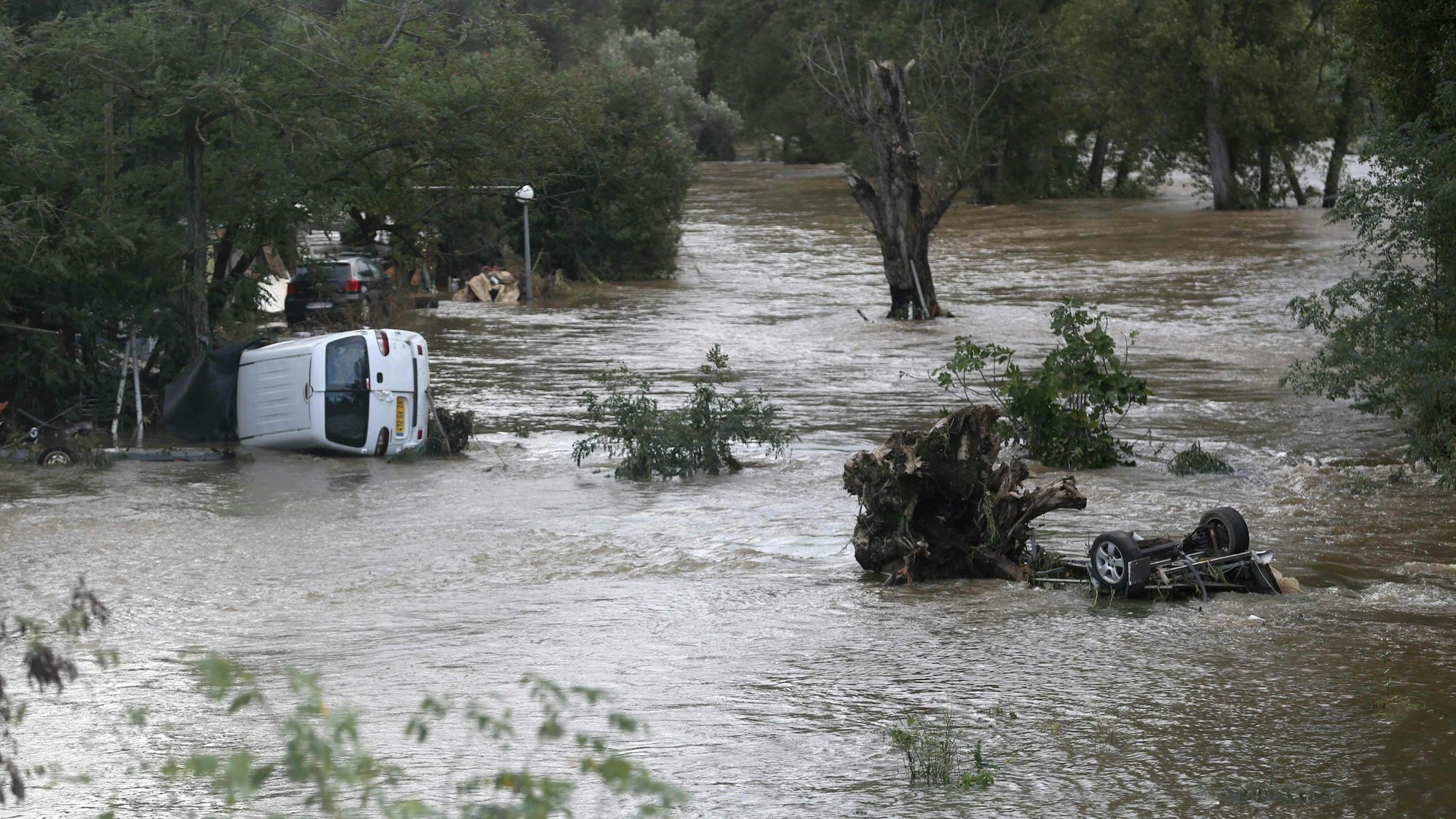 Weggespülte Autos und Stromausfälle: Sturm Domingos fegte am vergangenen Sonntag über Korsika hinweg.