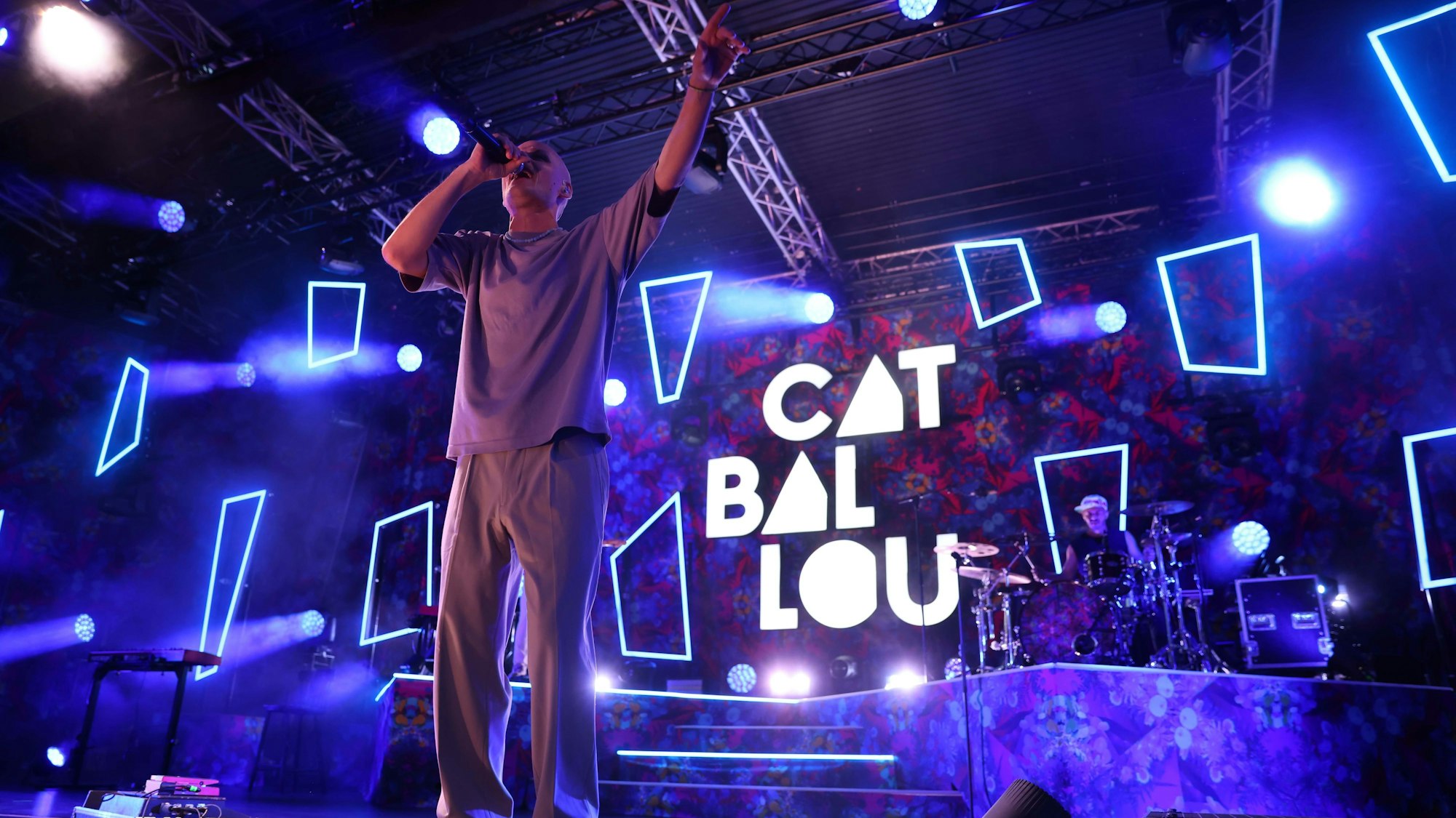 Im Kölner Tanzbrunnen hatte die Band im Spätsommer gastiert, nun werden zwei Jubiläumskonzerte in der Arena stattfinden. Zu sehen ist Sänger Oliver Niesen.