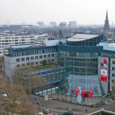 Die Hauptstelle der Sparkasse Köln Bonn am Rudolfplatz.