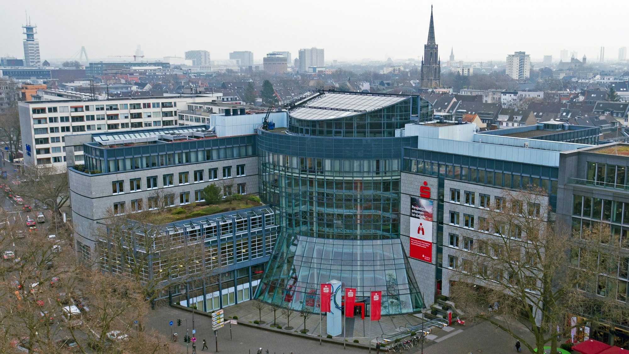 Die Zentrale der Sparkasse Köln Bonn am Rudolfplatz in Köln.