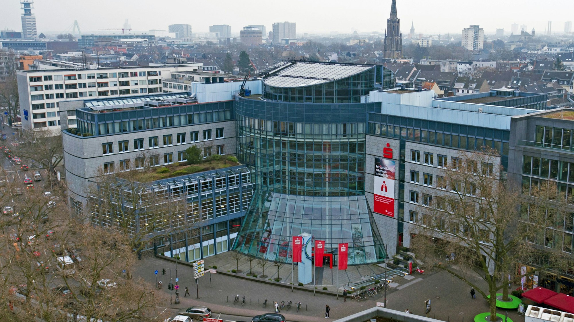 Die Hauptstelle der Sparkasse Köln Bonn am Rudolfplatz.