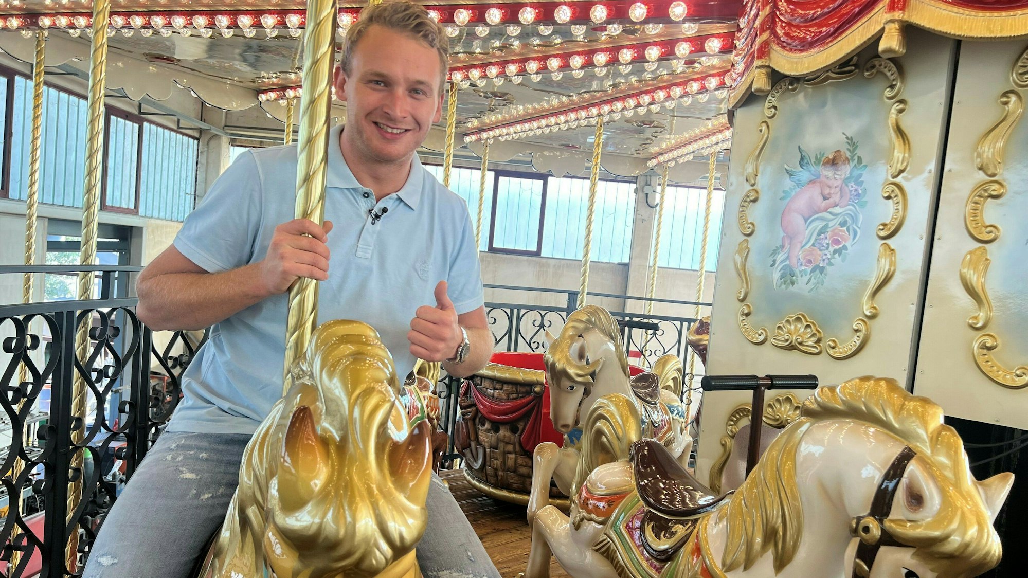 Probereiten auf dem historischen Etagenkarussel: Roland Barth.