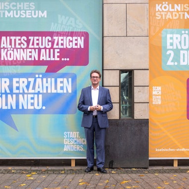 Der neue Chef des Stadtmuseums, Matthias Hamann, vor dem Haus Sauer. Die Eröffnung ist auf den 22. März 2024 verschoben.