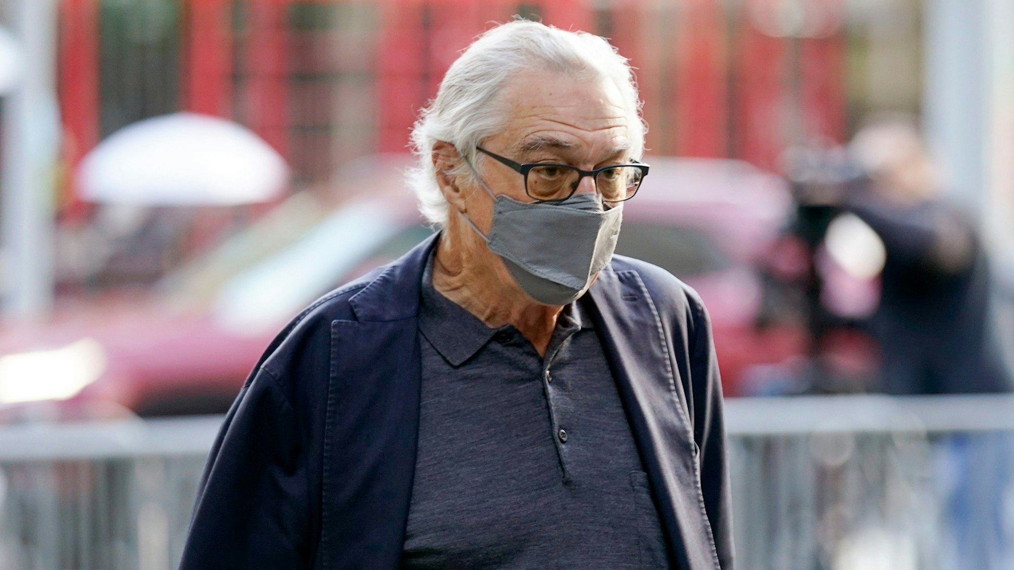 Schauspieler Robert De Niro kommt an einem Gericht in New York an.