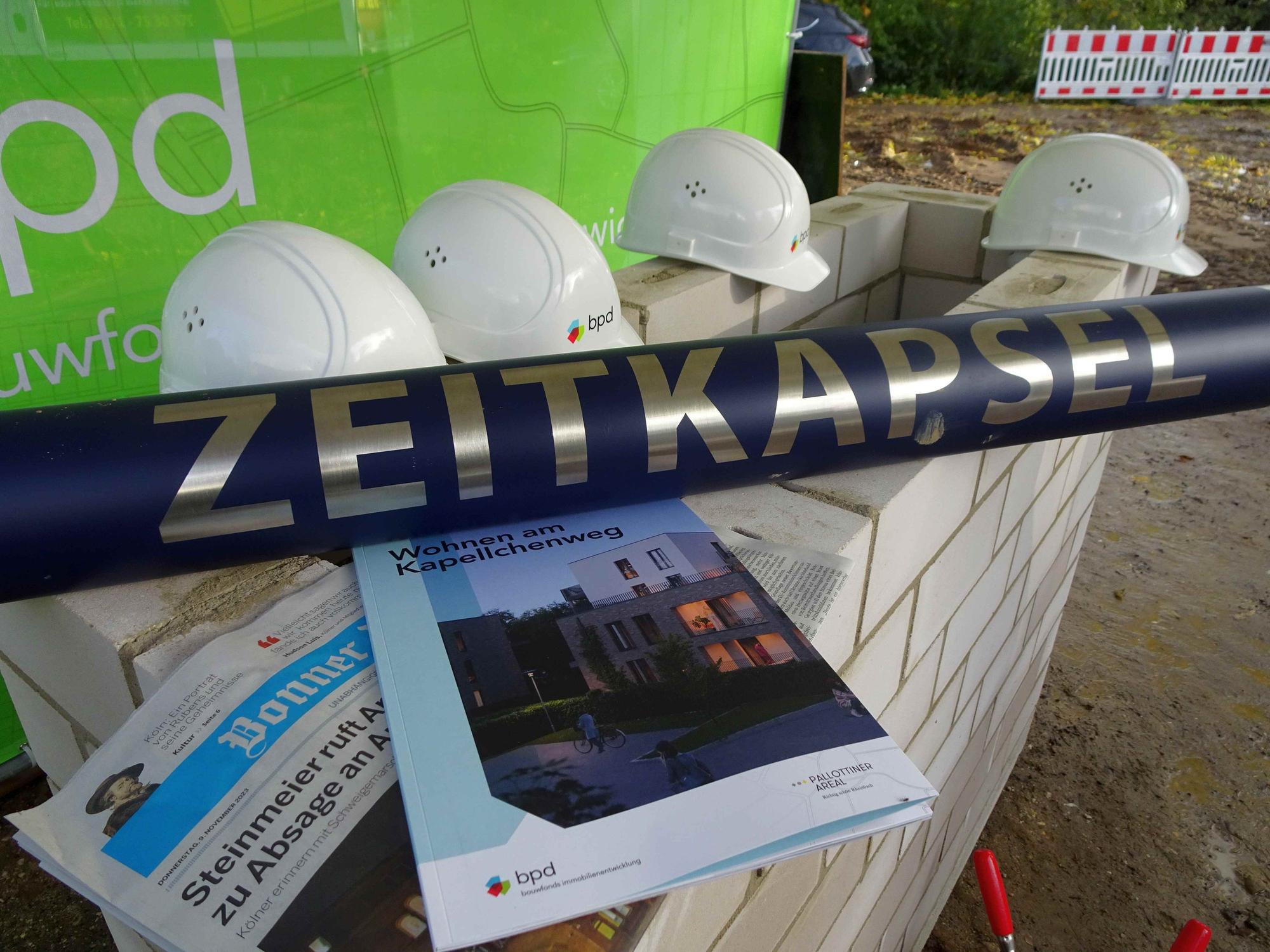 Eine Ausgabe der Bonner Rundschau steckt in der Zeitkapsel.