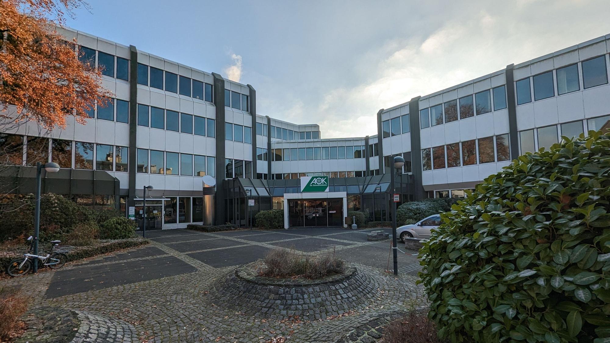 Das alte Verwaltungsgebäude der AOK Rheinland/Hamburg an der Luxemburger Straße in Hürth.