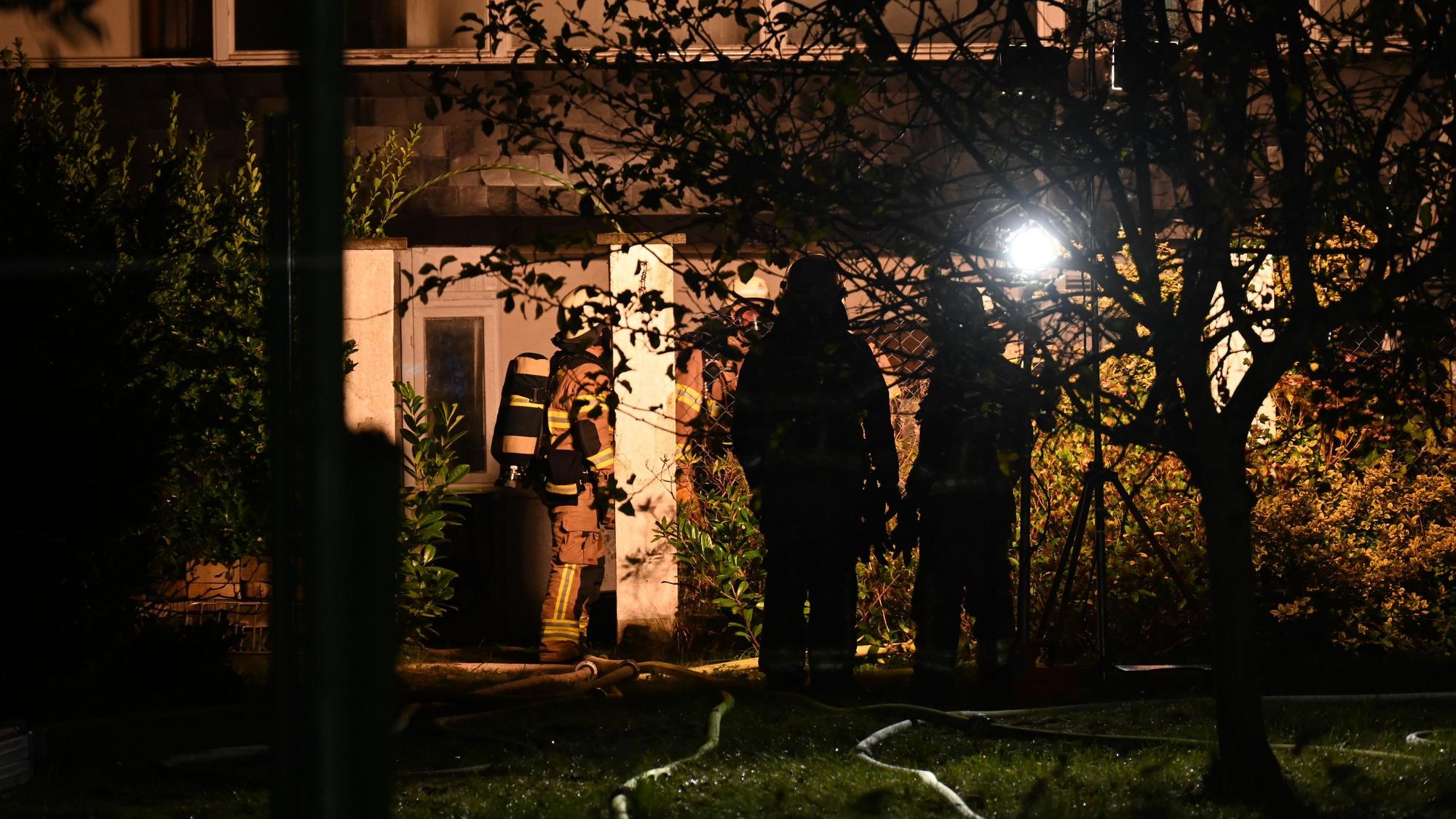 Feuerwehreinsatz vor dem Haus