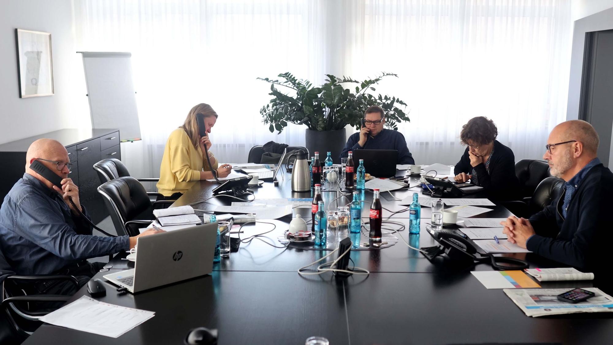 Expertinnen und Experten im Gespräch mit Senioren: Gregor Pischke, Antke Kreft, Christof Wild, Elisabeth Igelmund-Schmidt, Dietmar Frings (von links).