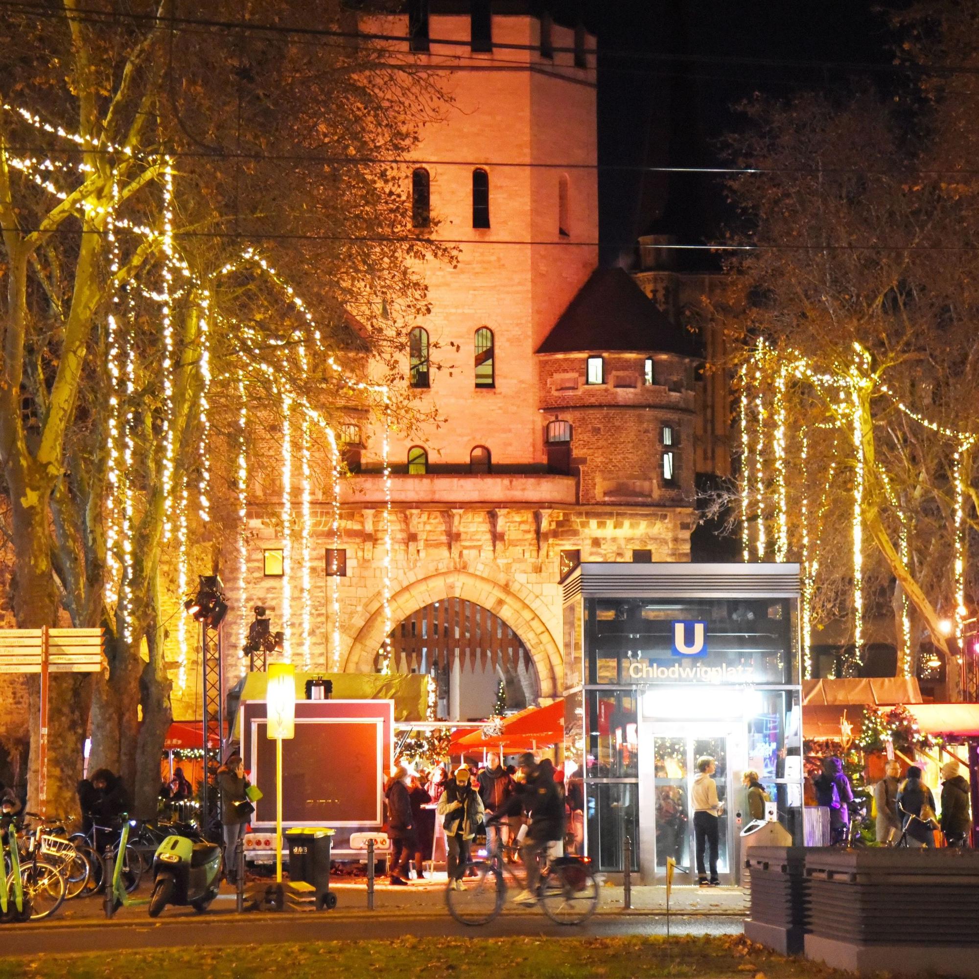 24.11.2021 Köln.
Weihnachtsmarkt auf dem Chlodwigplatz.