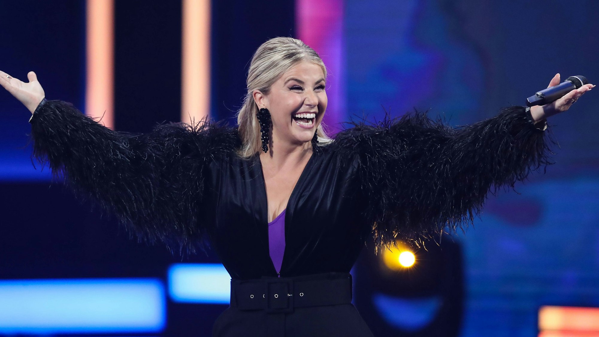 Beatrice Egli auf der Bühne der „Beatrice Egli Show“ in der ARD.