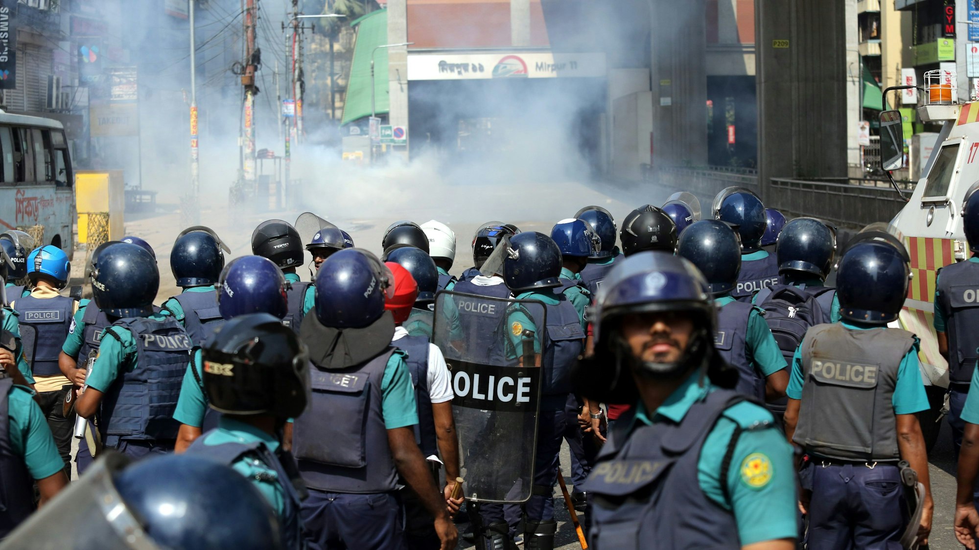 Bei einer Demonstration von Textilarbeitern kommt es zu Zusammenstößen mit der Polizei. (Archivbild)