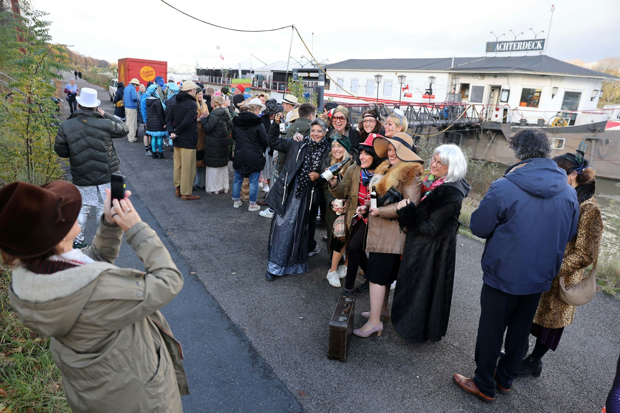 „Oma Kleinmann“ feiert in diesem Jahr auf dem „Achterdeck“.