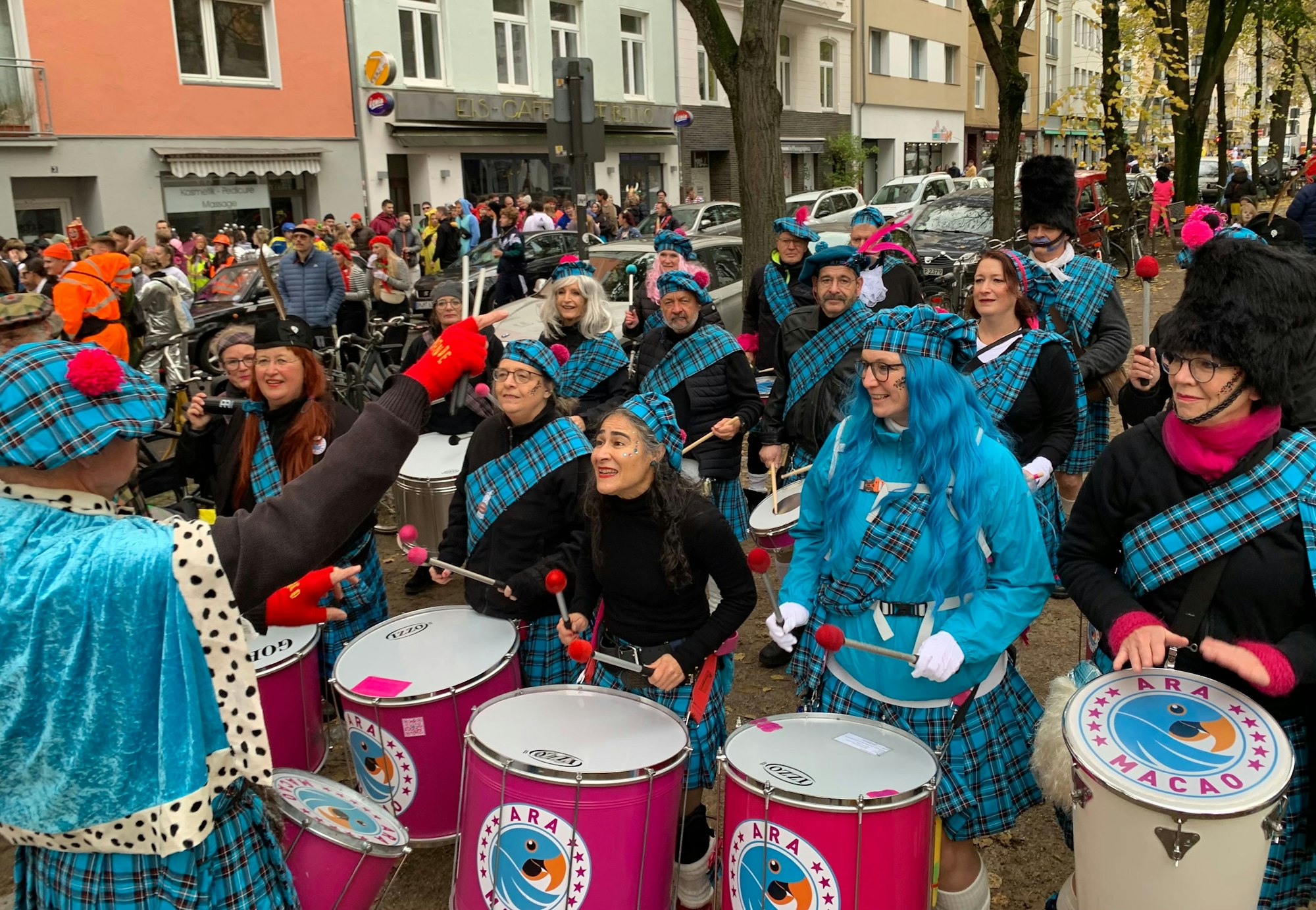 Diese Sambatruppe gibt in der Südstadt ordentlich Stimmung.