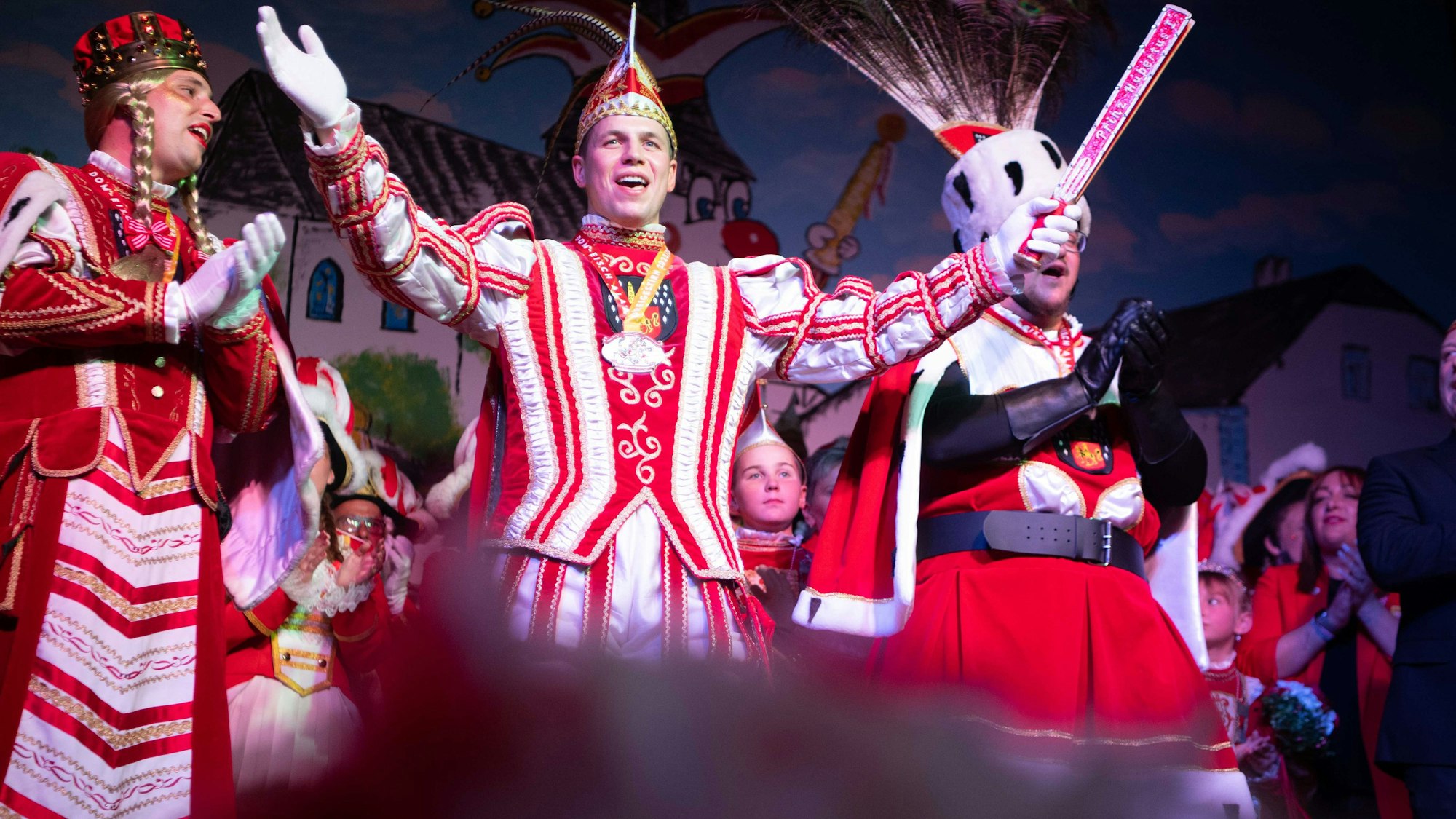 Das Bild zeigt das neue Dom-Escher Dreigestirn während der Proklamation.