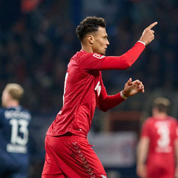 Davie Selke von Köln jubelt über sein Tor zum 1:1.
