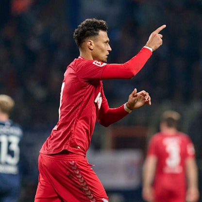 Davie Selke von Köln jubelt über sein Tor zum 1:1.