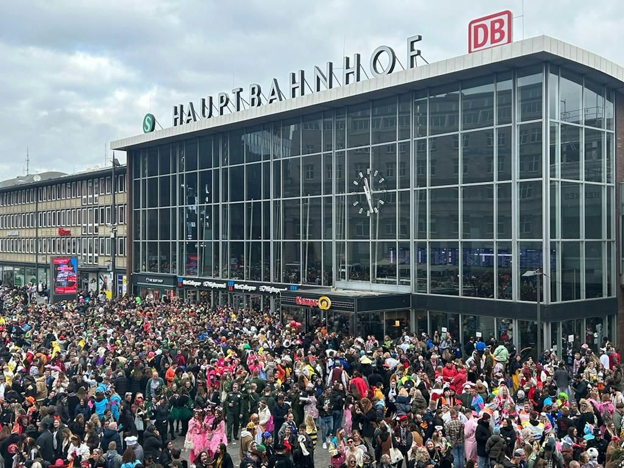 Der Hauptbahnhof gegen 11.30 Uhr
