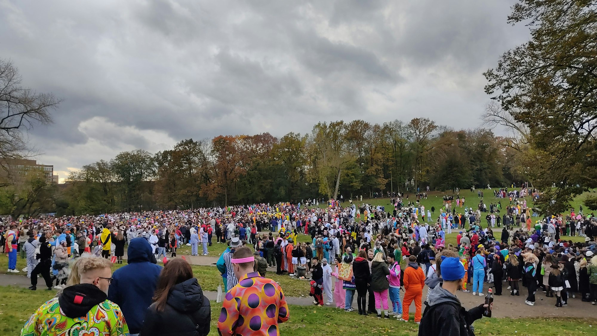 Tausende feiern auch im Hiroshima-Nagasaki-Park