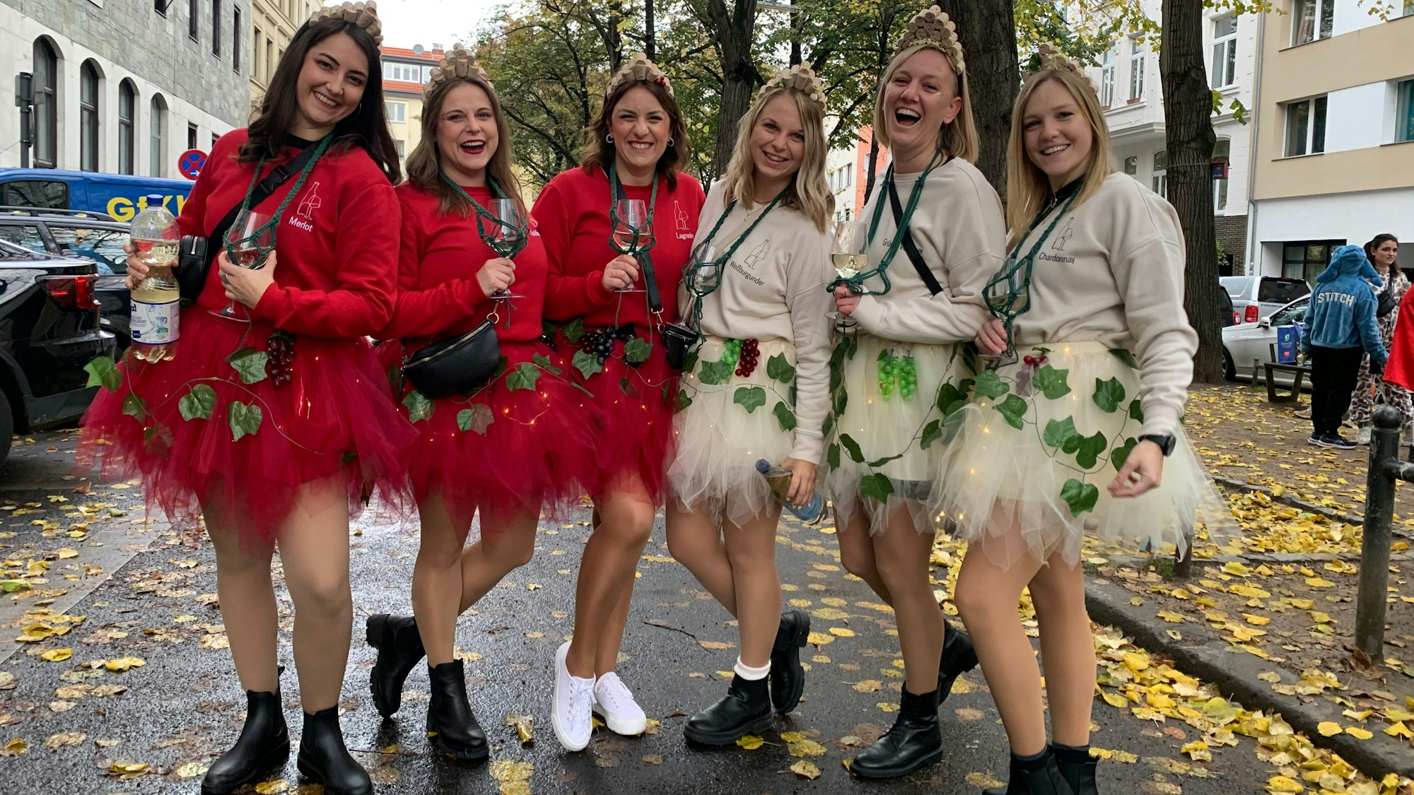 Aus München reisten diese Weinköniginnen an.