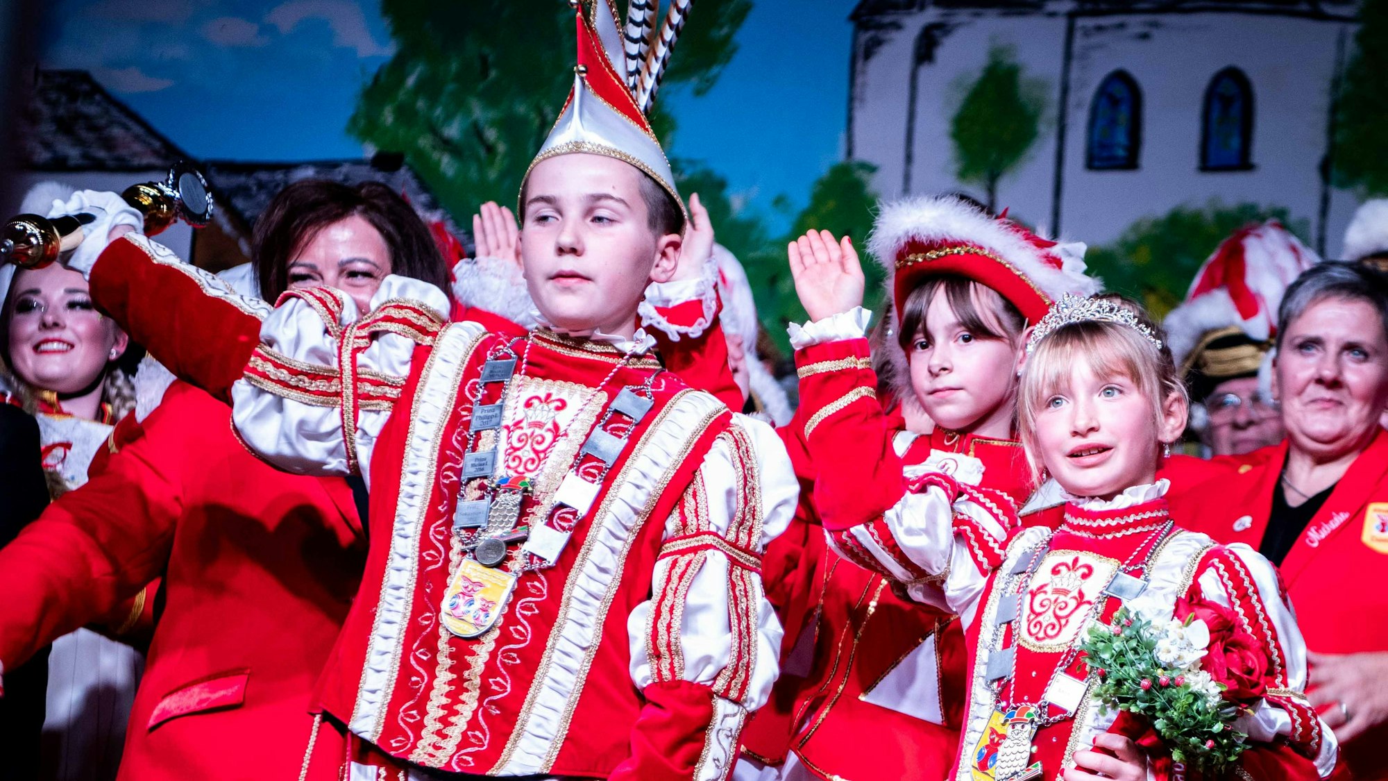 Das Bild zeigt das neue Dom-Escher Kinderprinzenpaar nach der Proklamation.