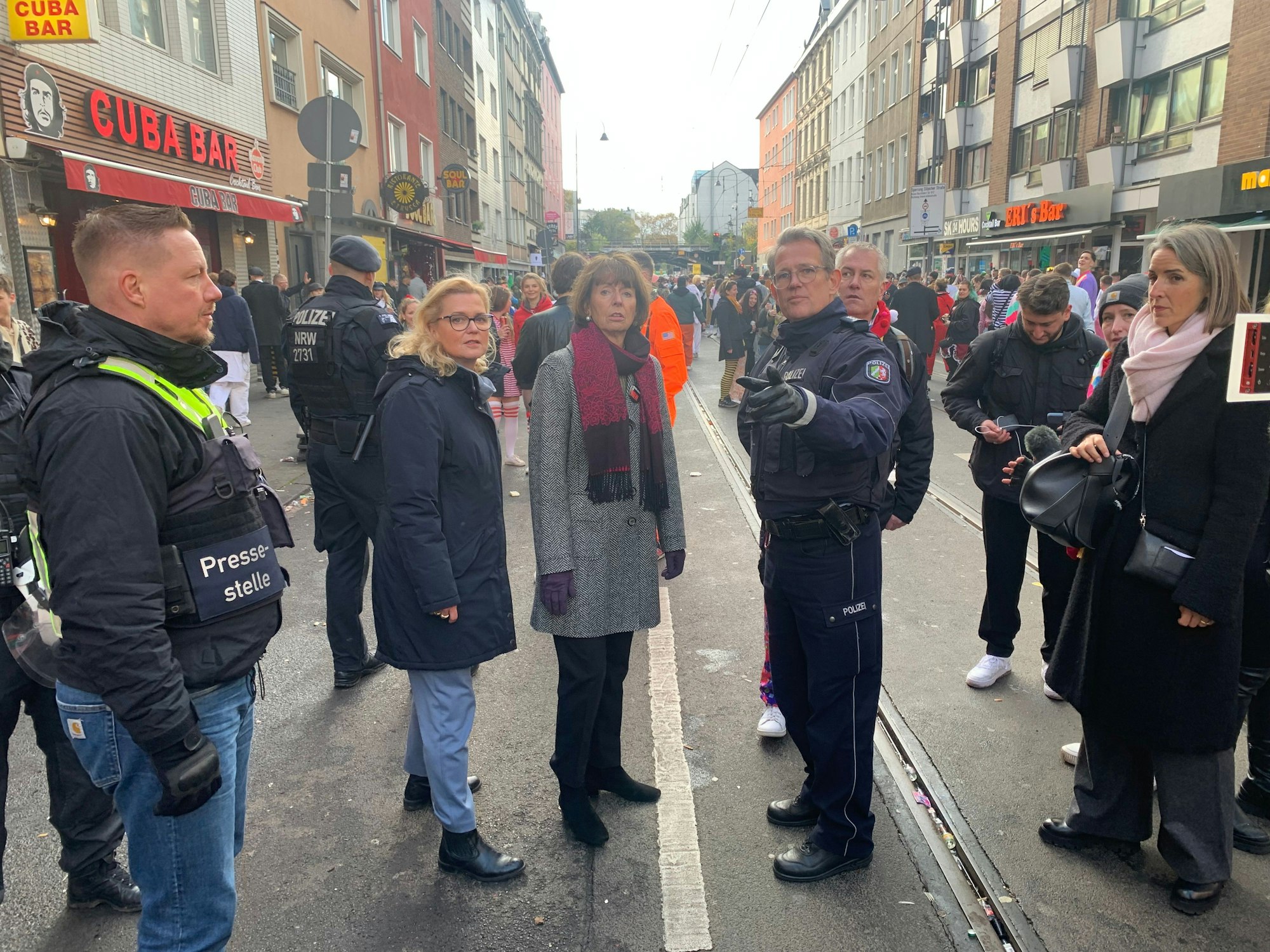 OB Henriette Reker auf der Zülpicher Straße.