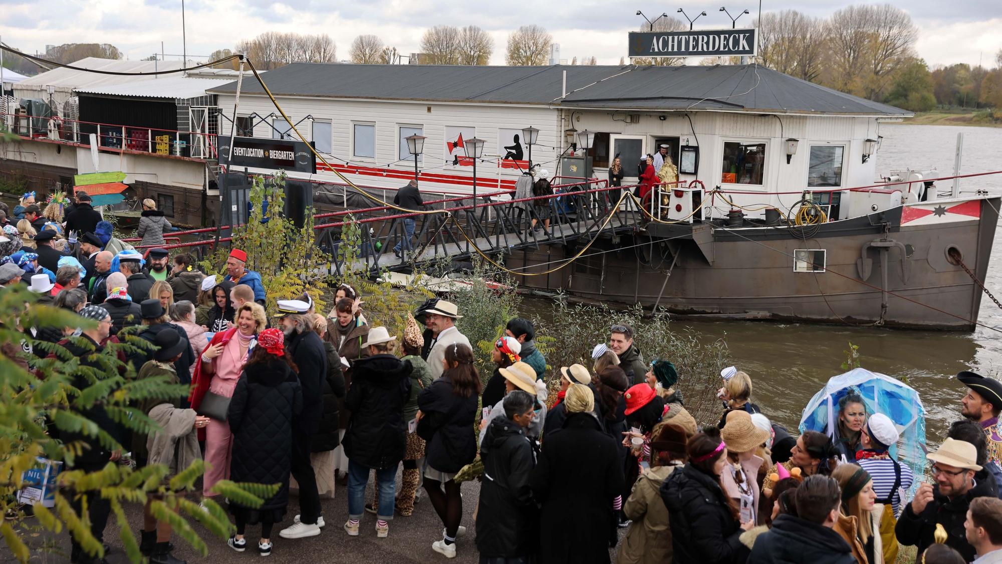 Die Kultkneipe „Bei Oma Kleinmann“ feierte im Achterdeck in Rodenkirchen statt auf der Zülpicher Straße.