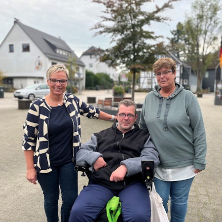 Engelsstift-Leiterin Dorothea Simon-Karschti, Bewohner Andreas Härtl und Petra Dehn (Leitung Sozialer Dienst).