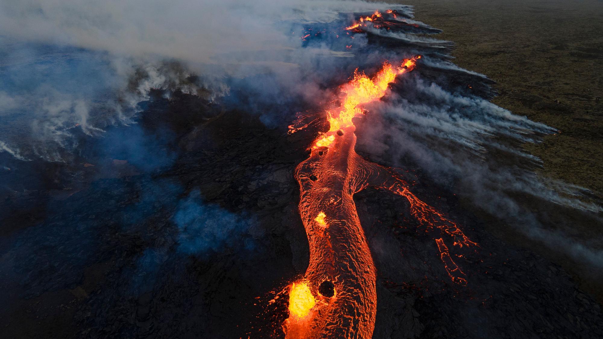 Auf der Reykjanes-Halbinsel auf Island bebt seit Tagen die Erde. Forscher befürchten einen gewaltigen Vulkanausbruch, bereits im Juli spuckten mehrere Vulkane reichlich Lava. (Archivbild)