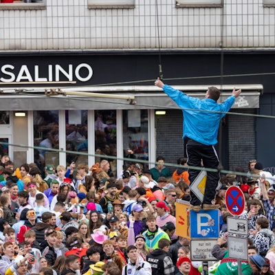 Tausende Jugendliche und junge Erwachsene feierten auf der Zülpicher Straße.