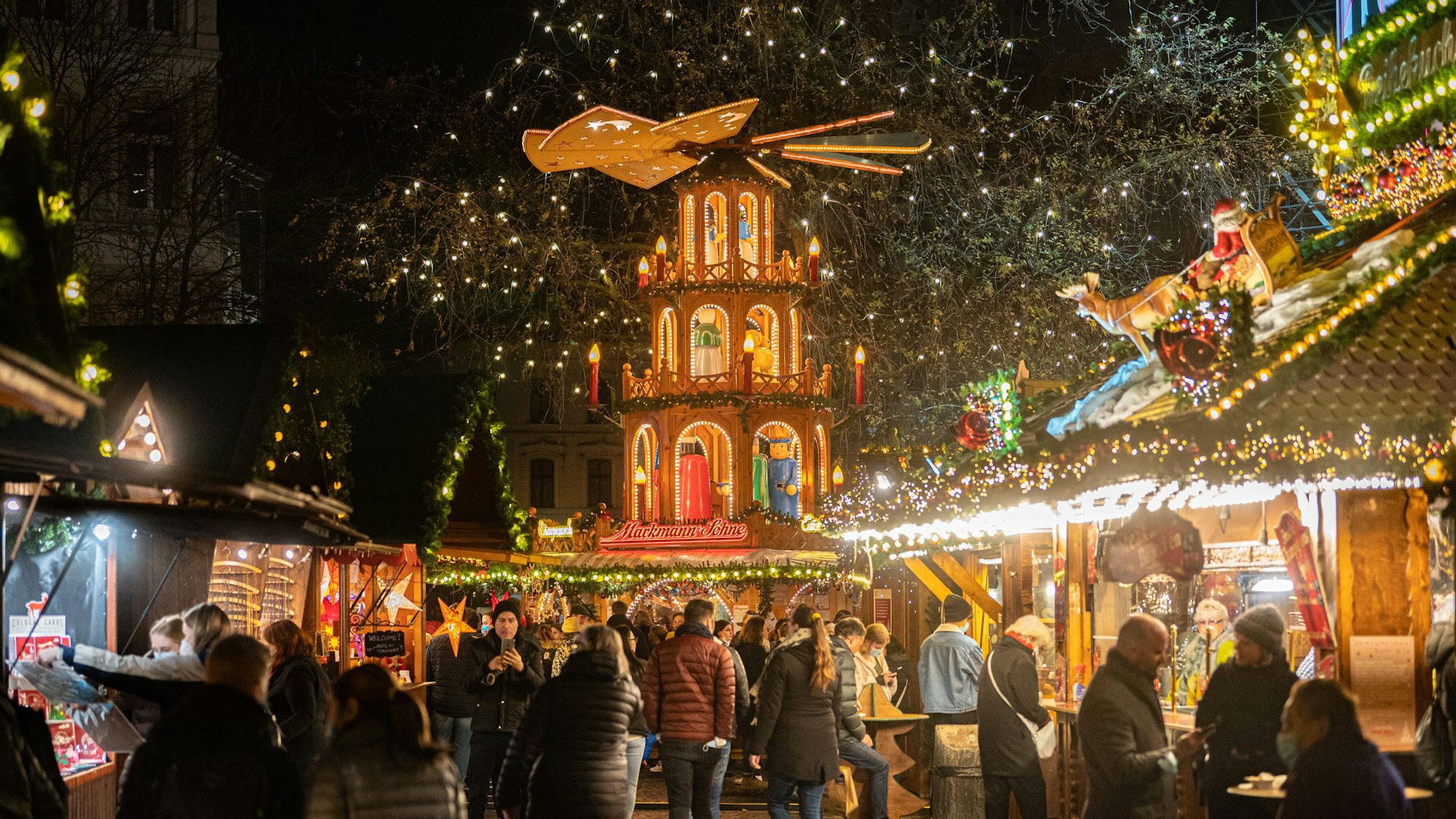 Blick auf den Bonner Weihnachtsmarkt im Jahr 2021.