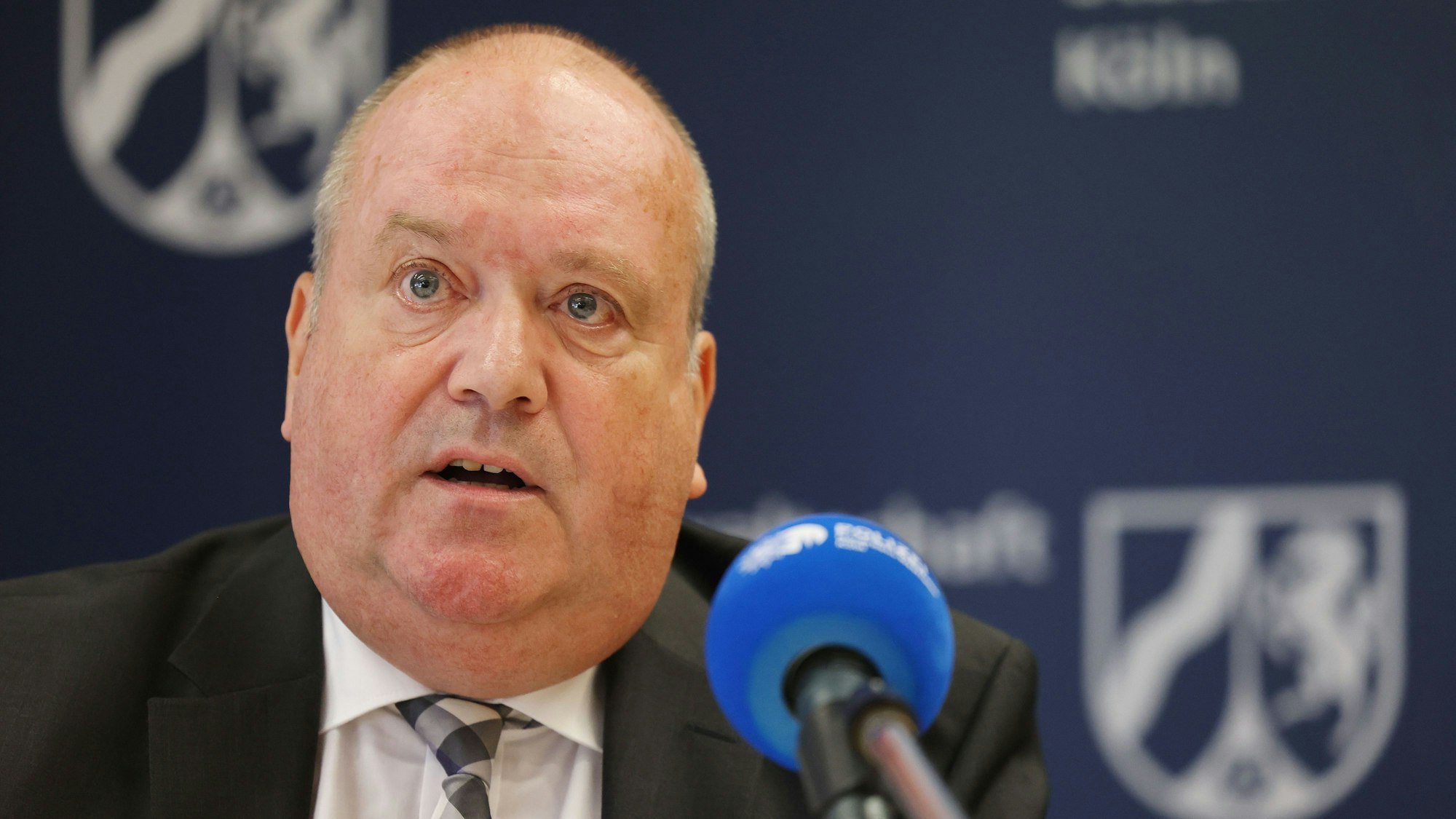 30.05.2022, Nordrhein-Westfalen, Köln: Joachim Roth, Oberstaatsanwalt, spricht auf einer Pressekonferenz.