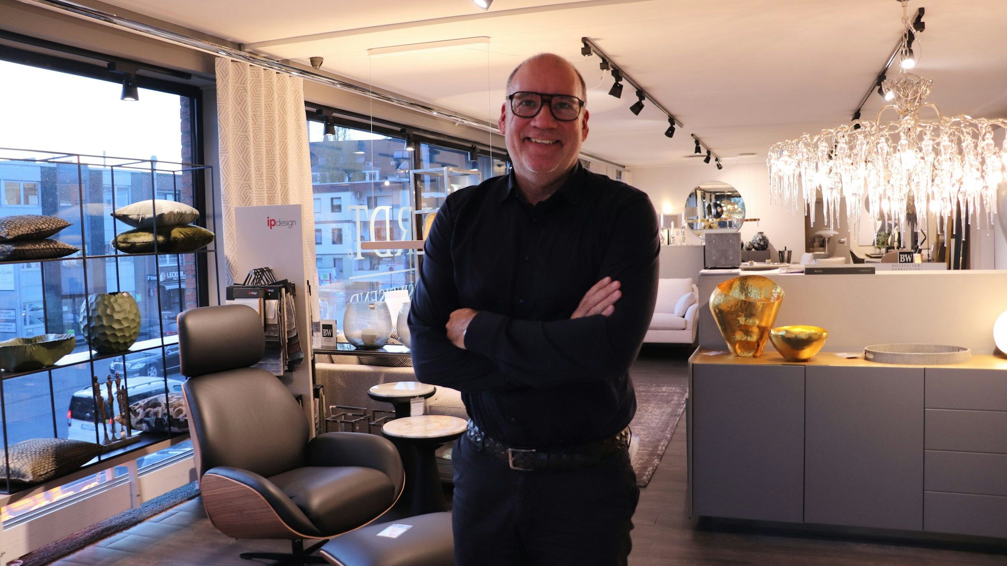 Neben Stoffmöbeln gehören mittlerweile verschiedene Stücke zur Einrichtungspalette.