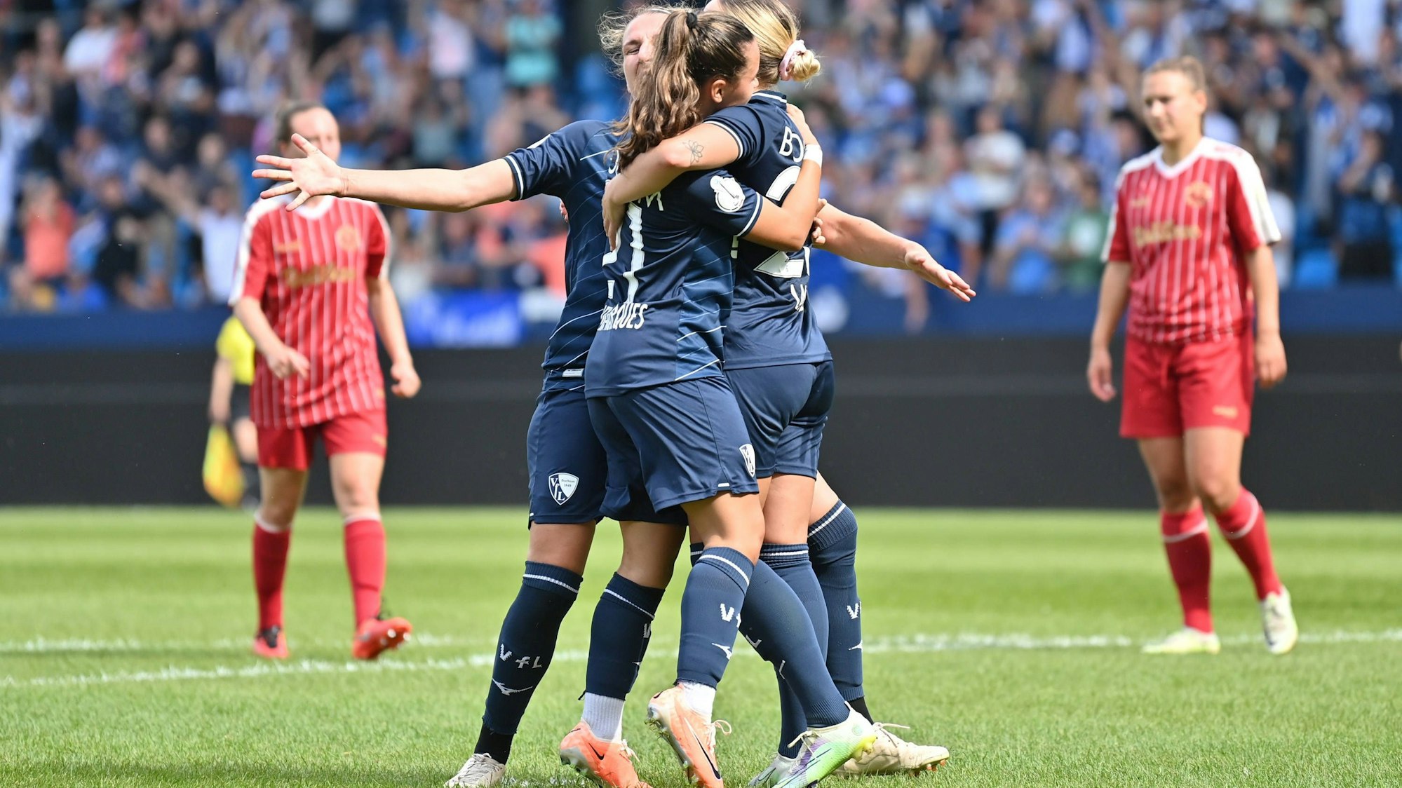 Jubel, Freuen, celebrate, happy, cheer , Goal Celebration Torschützin Nina Lange VFL Bochum, 23 Dörthe Hoppius VFL Bochum ,14 und Anna-Luisa Figuerira Marques VFL Bochum, 21, 13.08.2023, Bochum Deutschland, Fussball, DFB Pokal der Frauen Runde 1 - VFL Bochum - Fortuna Köln, DFB/DFL REGULATIONS PROHIBIT ANY USE OF PHOTOGRAPHS AS IMAGE SEQUENCES AND/OR QUASI-VIDEO. *** Jubeln, Freuen, celebrate, happy, cheer , Goal Celebration Goal scorer Nina Lange VFL Bochum, 23 Dörthe Hoppius VFL Bochum ,14 and Anna Luisa Figuerira Marques VFL Bochum, 21 , 13 08 2023, Bochum Germany , Football, DFB Pokal der Frauen Runde 1 VFL Bochum Fortuna Köln, DFB DFL REGULATIONS PROHIBIT ANY USE OF PHOTOGRAPHS AS IMAGE SEQUENCES AND OR QUASI VIDEO xmkx