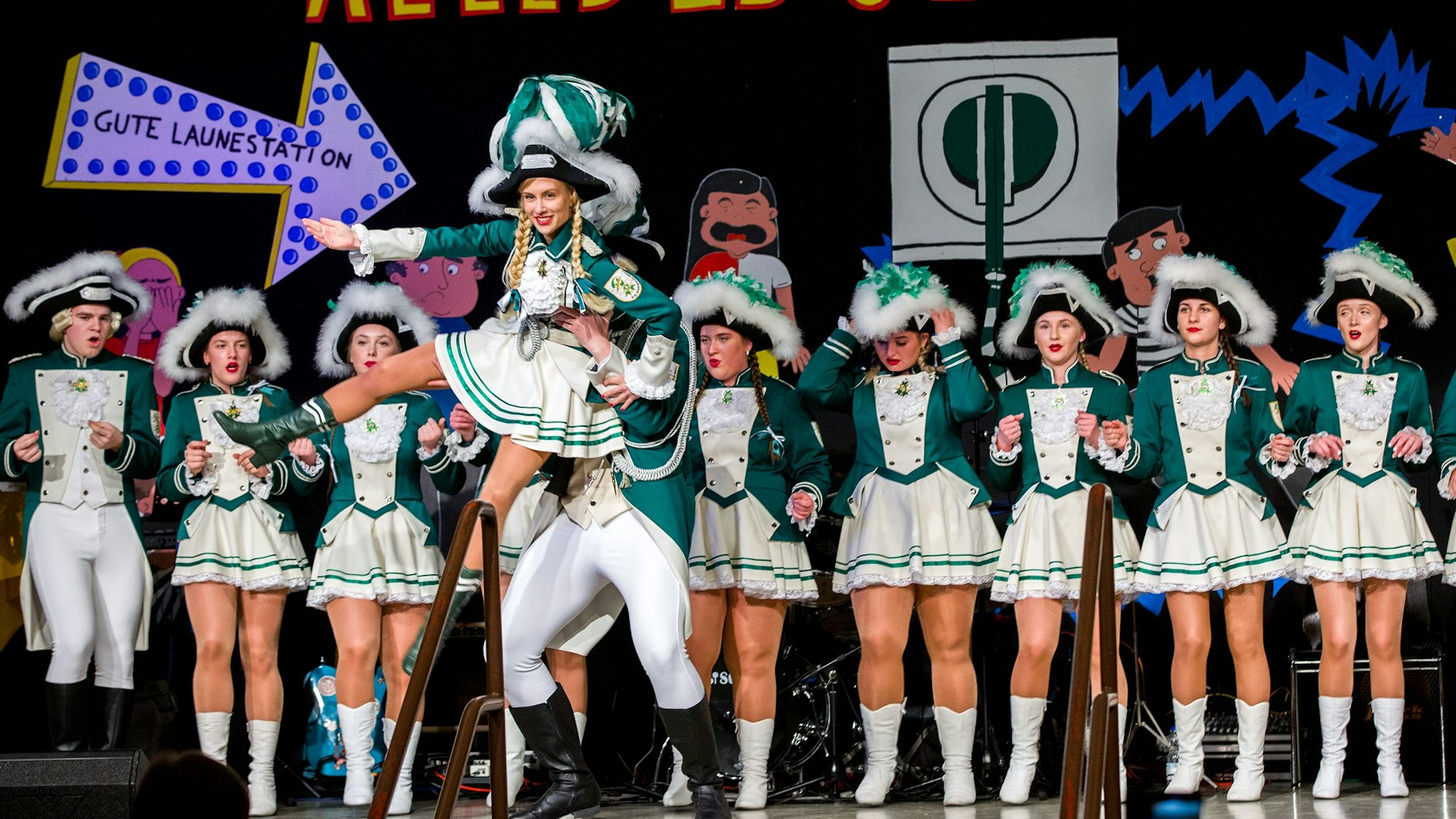 Eine Täntzerin auf der Bühne.