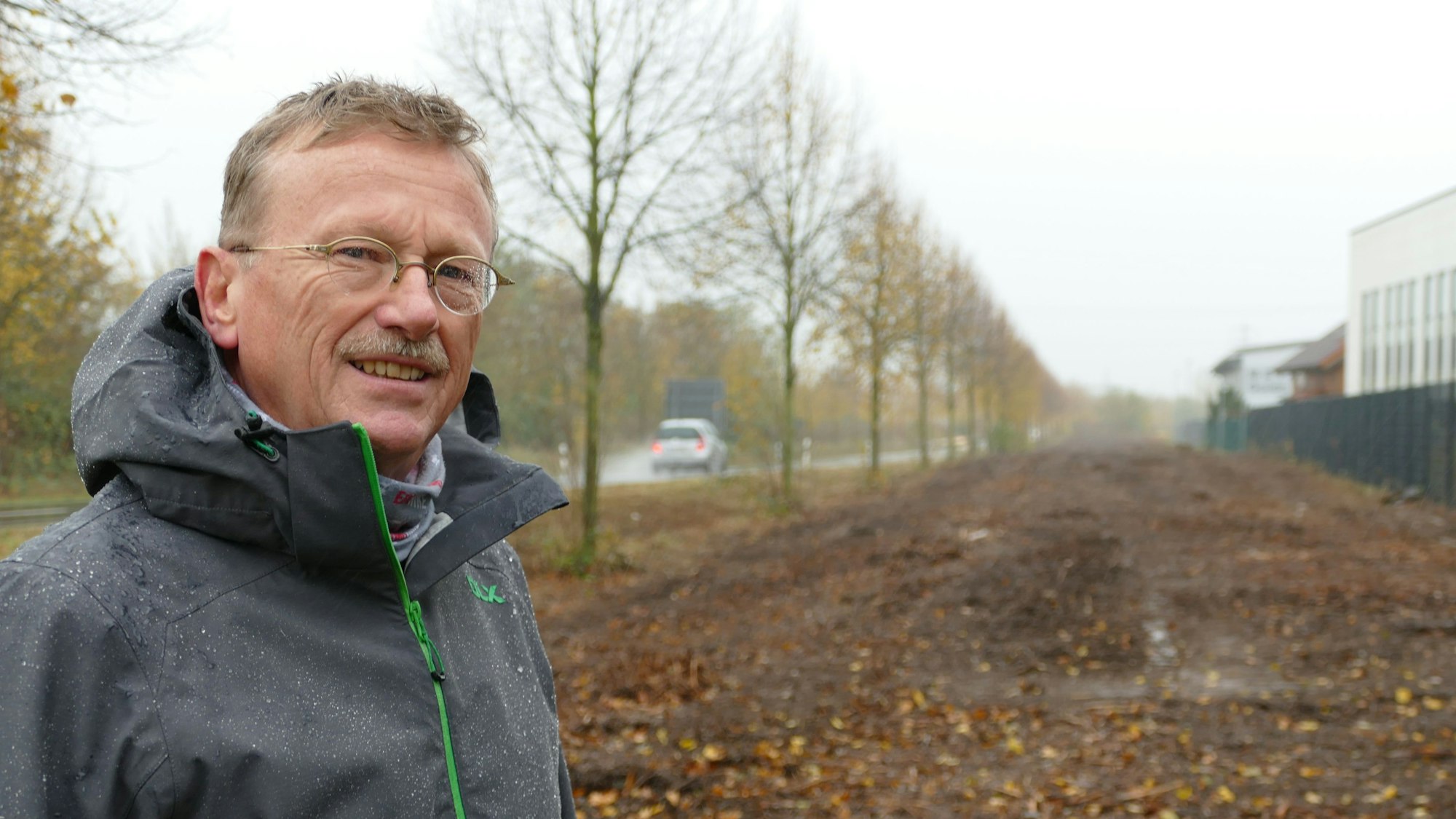 Eine öde Fläche, die einer Wüste ähnelt, ist jetzt dort, wo früher Bäume wuchsen.