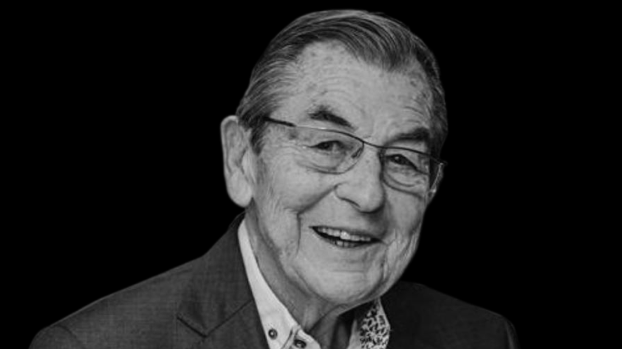 Hardy Remagen, in schwarz-weiß und vor schwarzem Hintergrund.