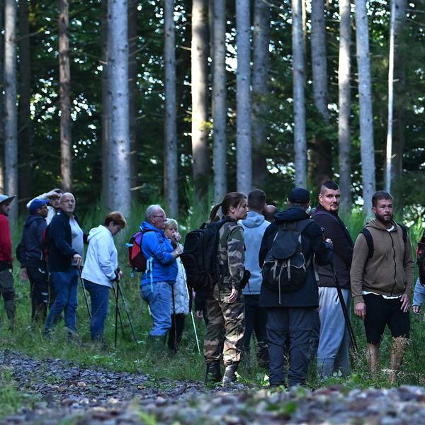 Freiwillige suchen gemeinsam mit der französischen Polizei im Elsass nach der 15-jährigen Lina. Das Mädchen war auf dem Weg zum Bahnhof von Saint-Blaise-la-Roche spurlos verschwunden.