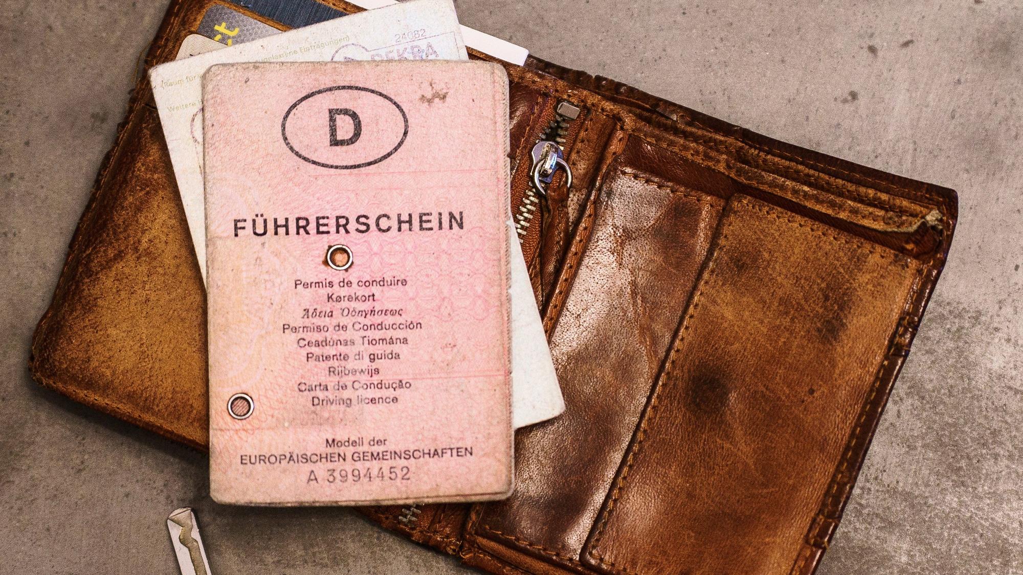 Na, auch schon länger her, dass Sie den Führerschein gemacht haben? Zumindest dann, wenn Sie noch so einen in rosa oder gar einen in grau haben.