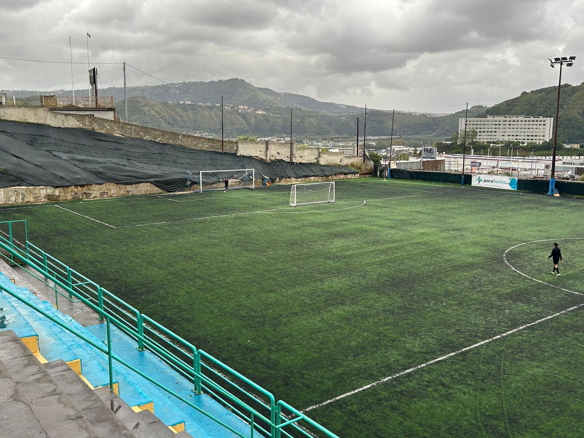 Der Sportplatz von Montefusco Spinesi im Westen der italienischen Millionenstadt Neapel.