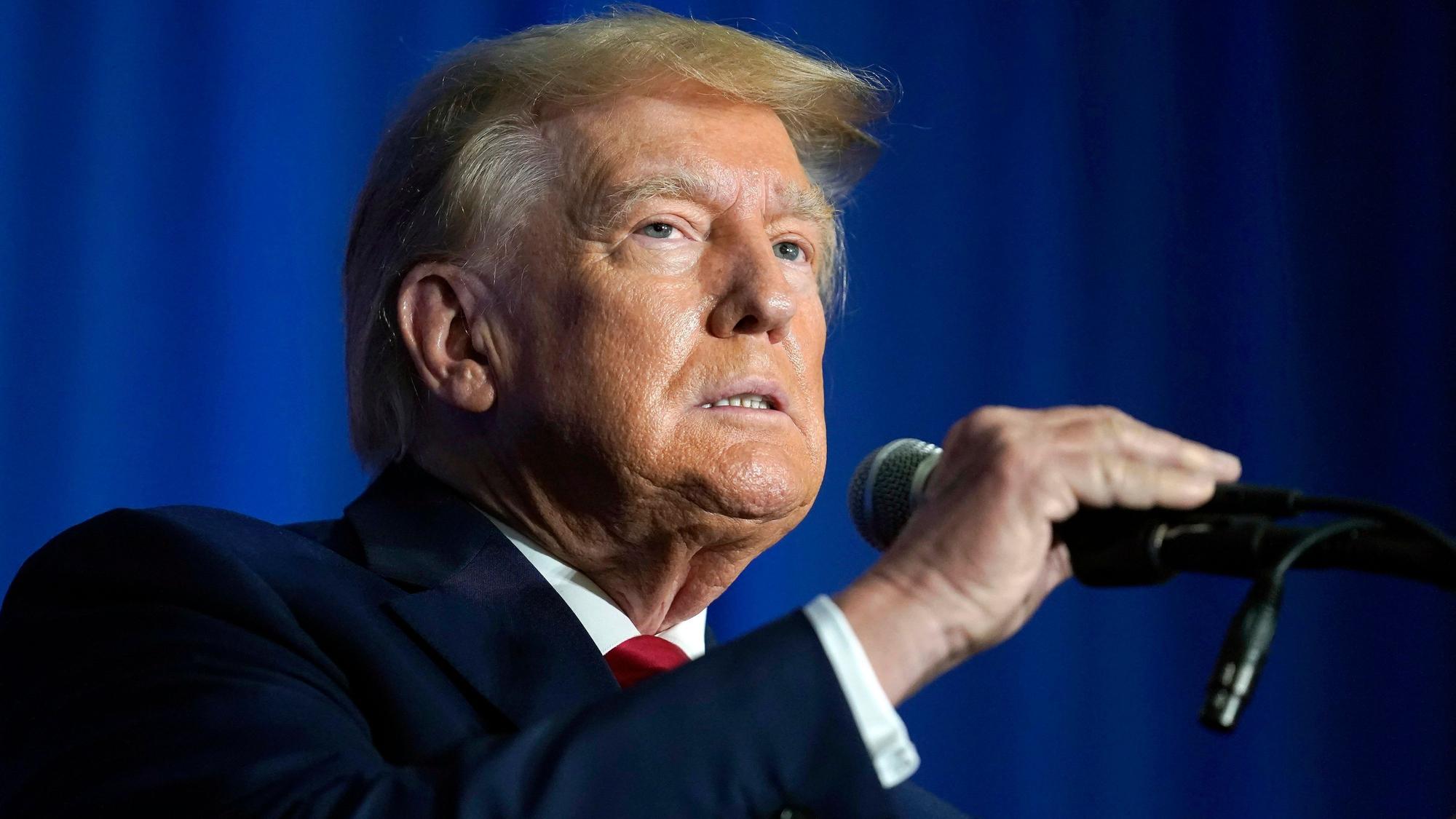 Donald Trump hat mit seiner Wortwahl bei einer Wahlkampfrede für Empörung in den USA und erneute Vergleiche mit Adolf Hitler gesorgt. (Archivbild)