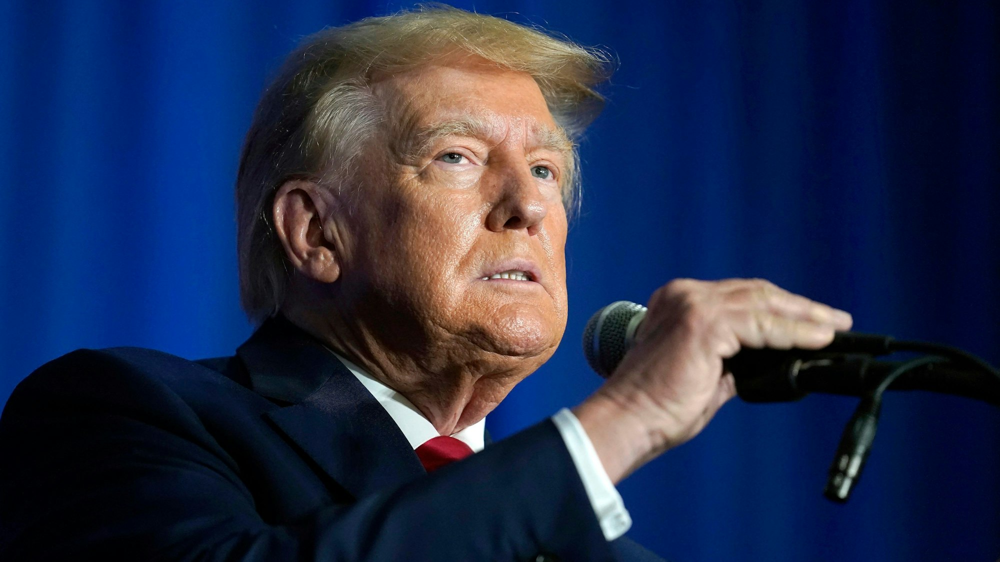 Donald Trump hat mit seiner Wortwahl bei einer Wahlkampfrede für Empörung in den USA und erneute Vergleiche mit Adolf Hitler gesorgt. (Archivbild)