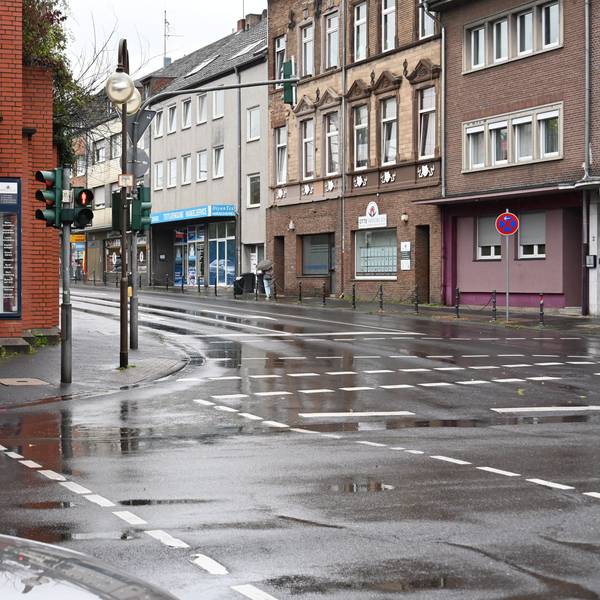 Die Kreuzung Hauptstraße und Bahnhofsstraße in Horrem.