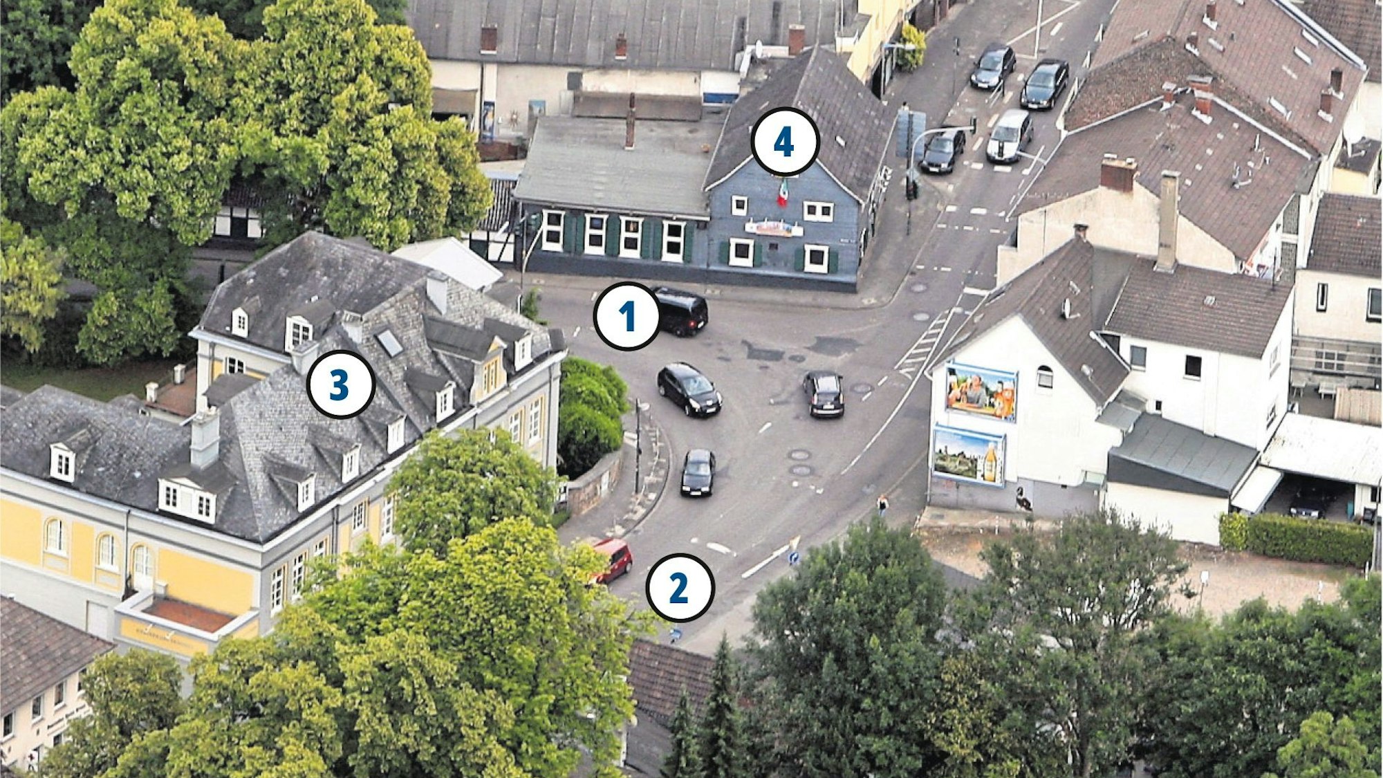 Das Foto zeigt die Kreuzung Odenthaler Straße und Hauptstraße in Bergisch Gladbach