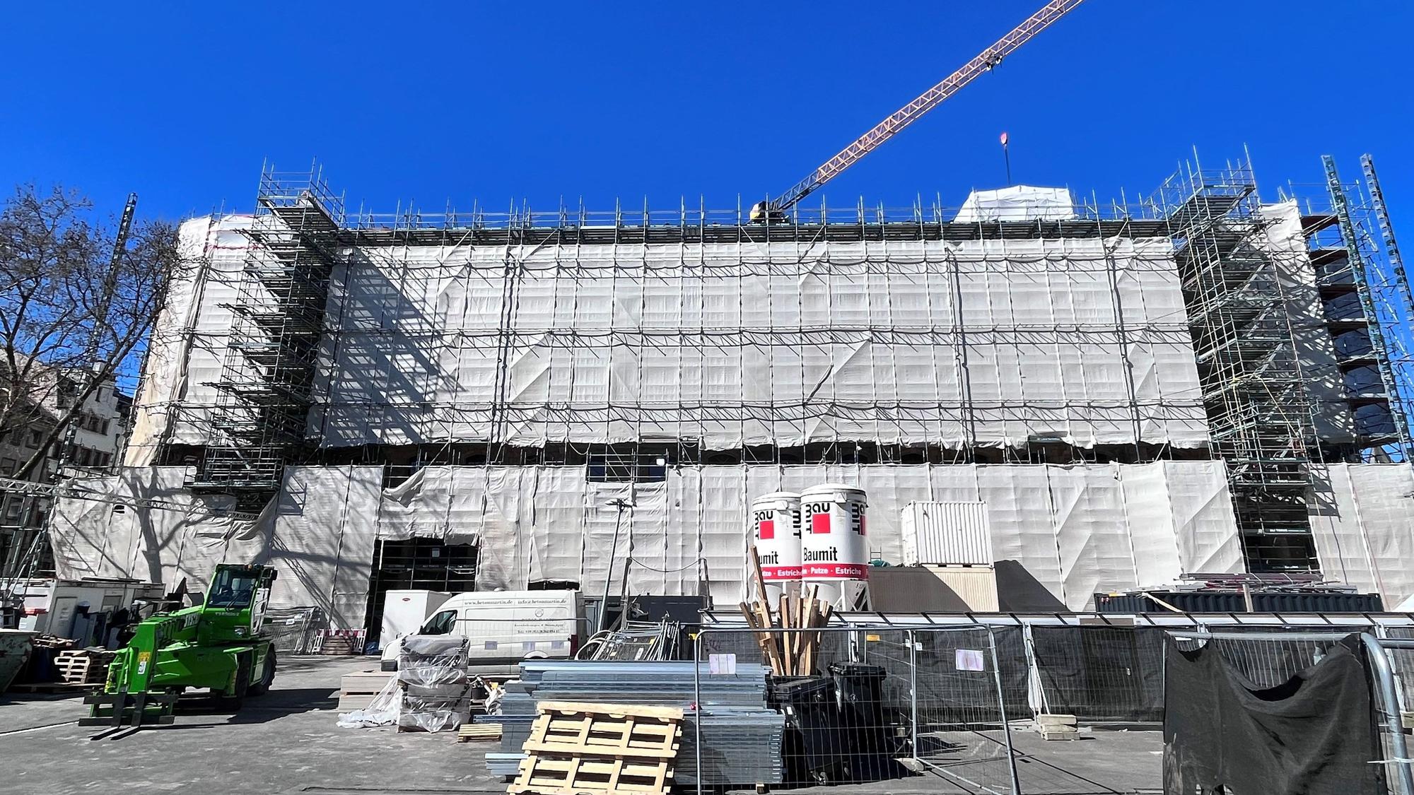 Die Baustelle des Dom-Hotels im Sommer dieses Jahres.