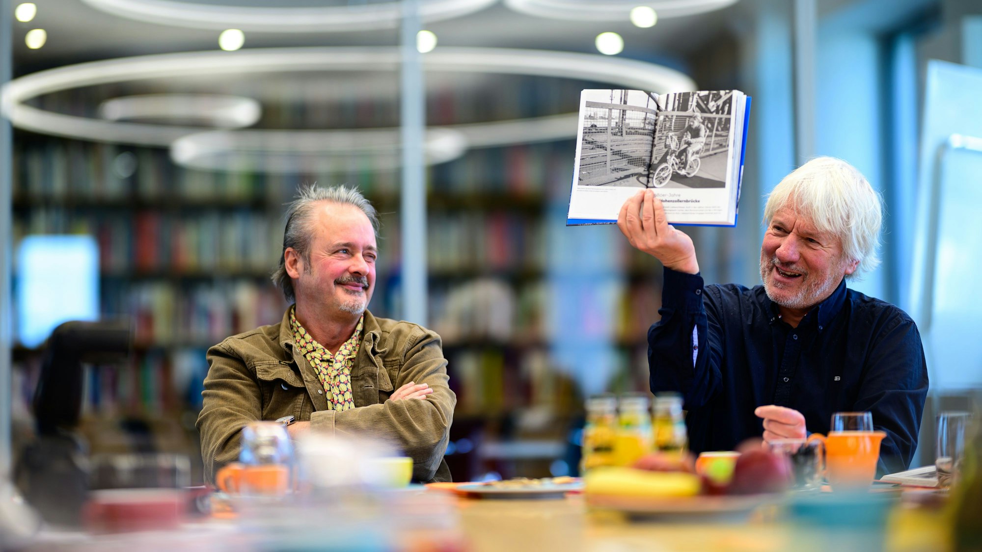Eine unterhaltsame Buchvorstellung lieferten Bernd Imgrund (l.) und Jürgen Becker im Greven-Haus ab.