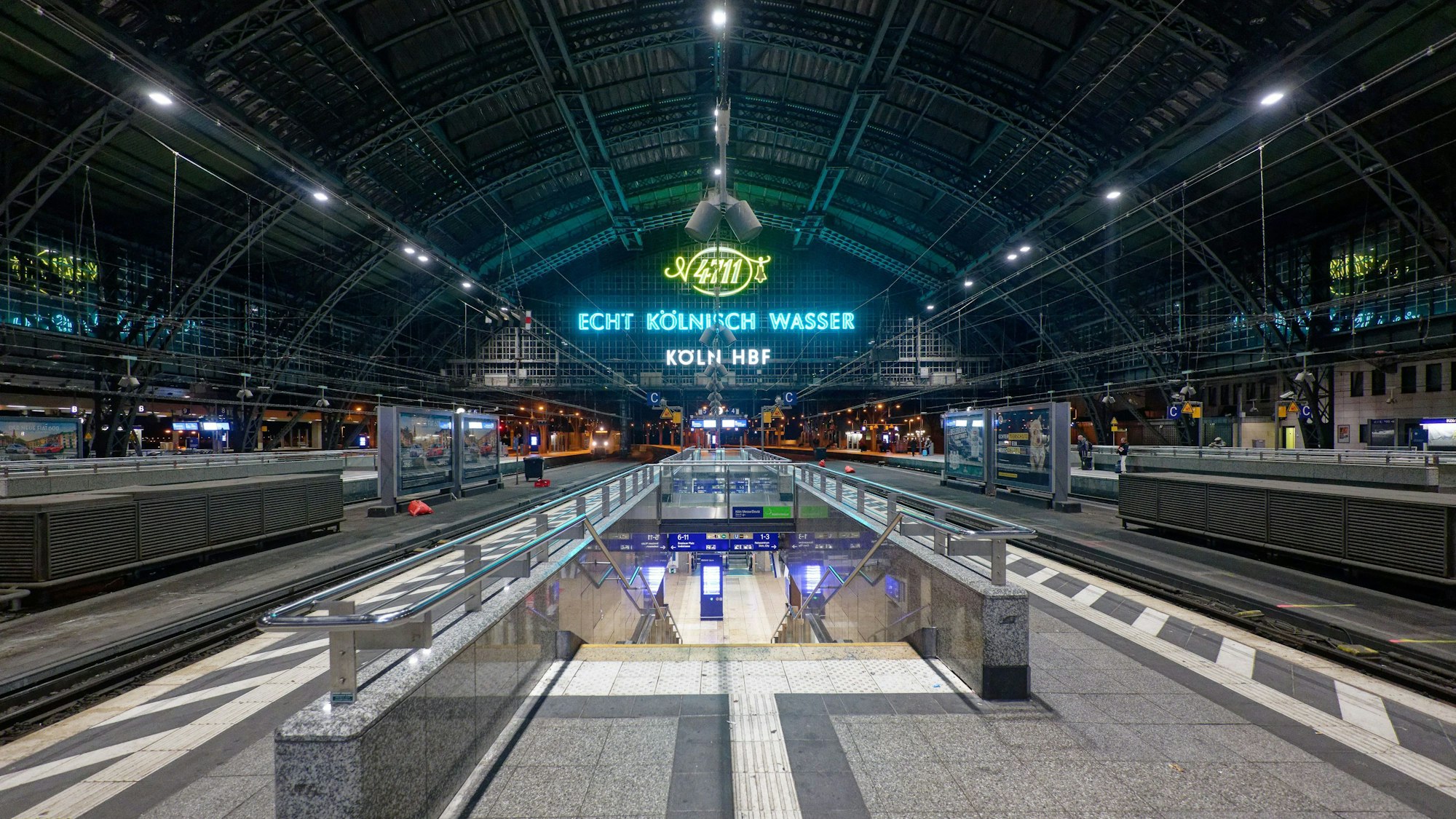 Weitgehend leer ist in den Morgenstunden des 16. November der Hauptbahnhof Köln, nachdem die Gewerkschaft Deutscher Lokomotivführer (GDL) zu einem 20-stündigen Warnstreik bei der Deutschen Bahn AG aufgerufen.