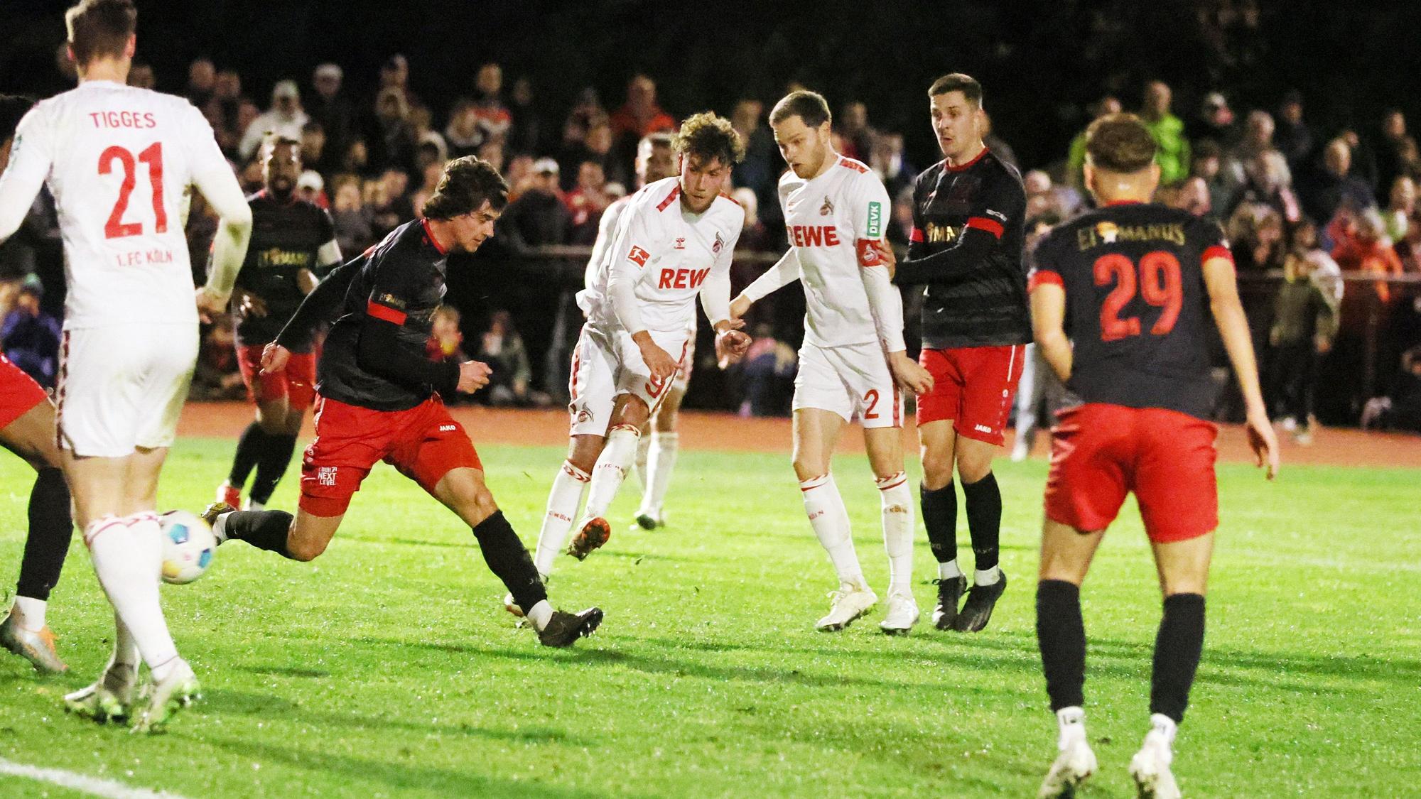 Testspiel, SpVg Porz vs. 1.FC Köln, Tor zum 6:0 durch Luca Waldschmidt (1. FC Köln), 15.11.2023, Bild: Herbert Bucco