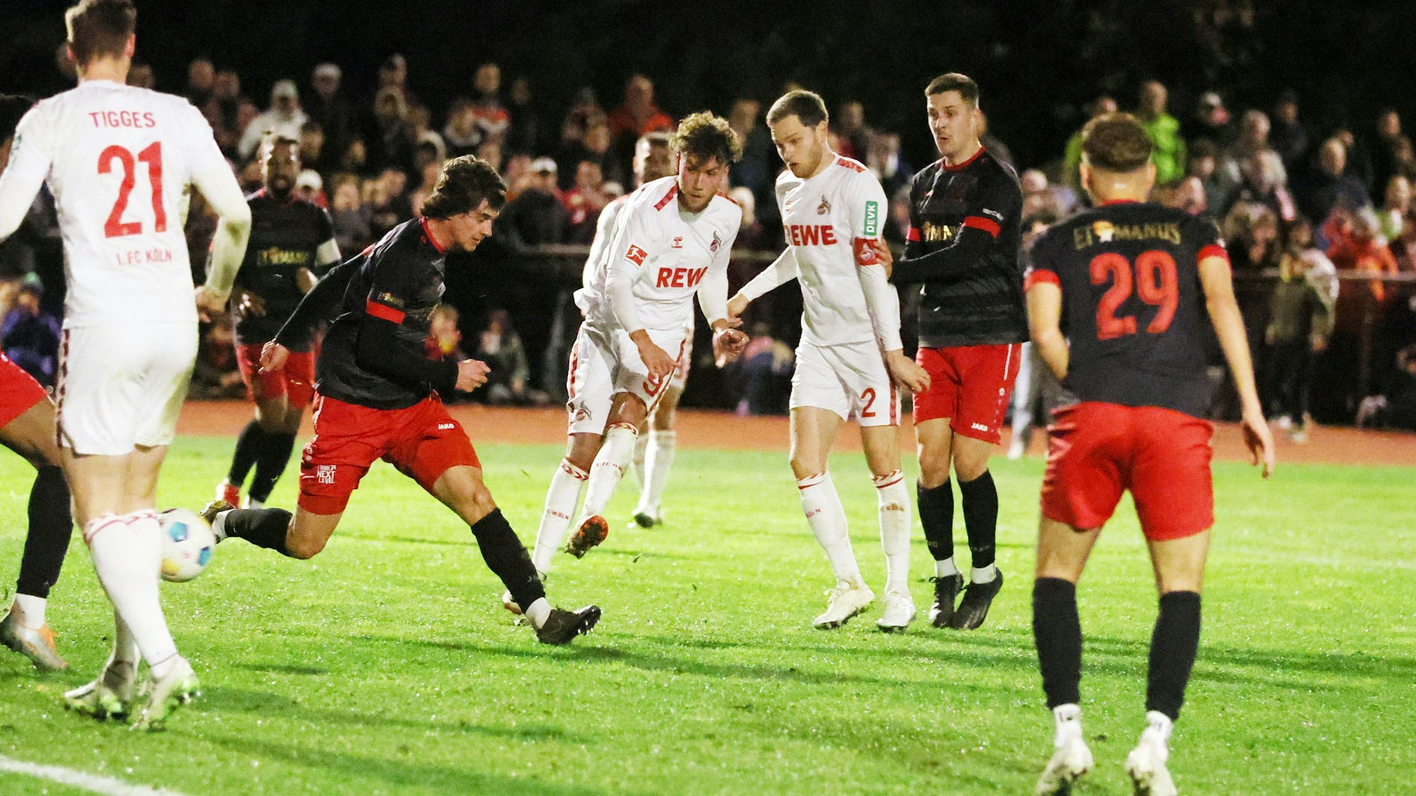 Testspiel, SpVg Porz vs. 1.FC Köln, Tor zum 6:0 durch Luca Waldschmidt (1. FC Köln), 15.11.2023, Bild: Herbert Bucco