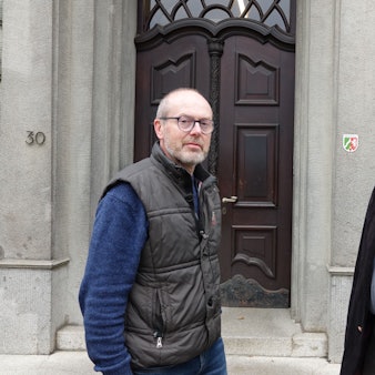 Am Tag nach dem Brand im Kloster der Steyler Missionare gaben die Verantwortlichen Auskunft und zeigten Perspektiven auf. Pater Martin Welling, Vizerektor des Missionspriesterseminars Sankt Augustin (r.) und Hausökonom Jürgen Bewermeier.