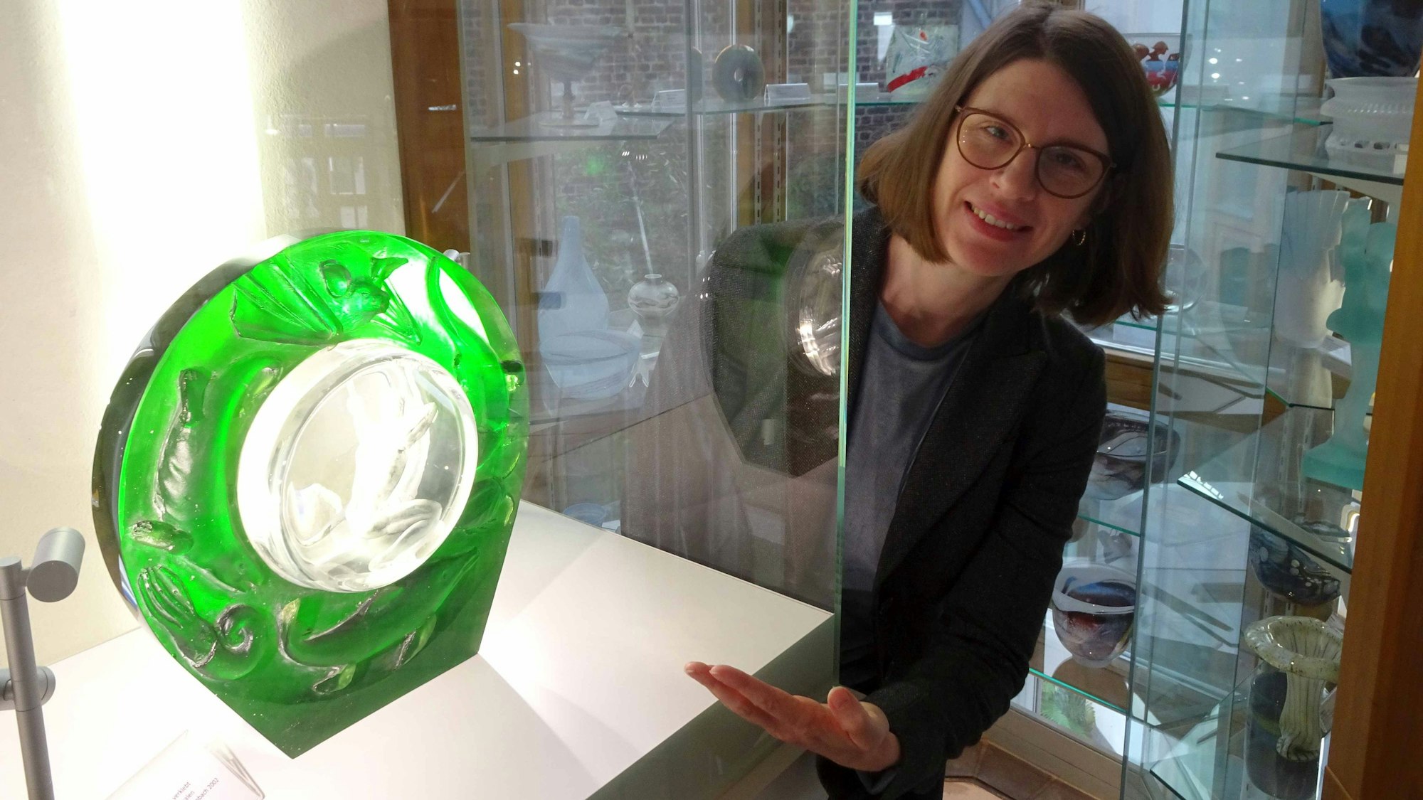 Caroline Heise hat am 1. Oktober 2023 die Leitung des Glasmuseums in Rheinbach übernommen. Sie hat Kunstgeschichte, Neuere Deutsche Literaturwissenschaft und Betriebswirtschaftslehre in Freiburg im Breisgau und Mainz studiert.